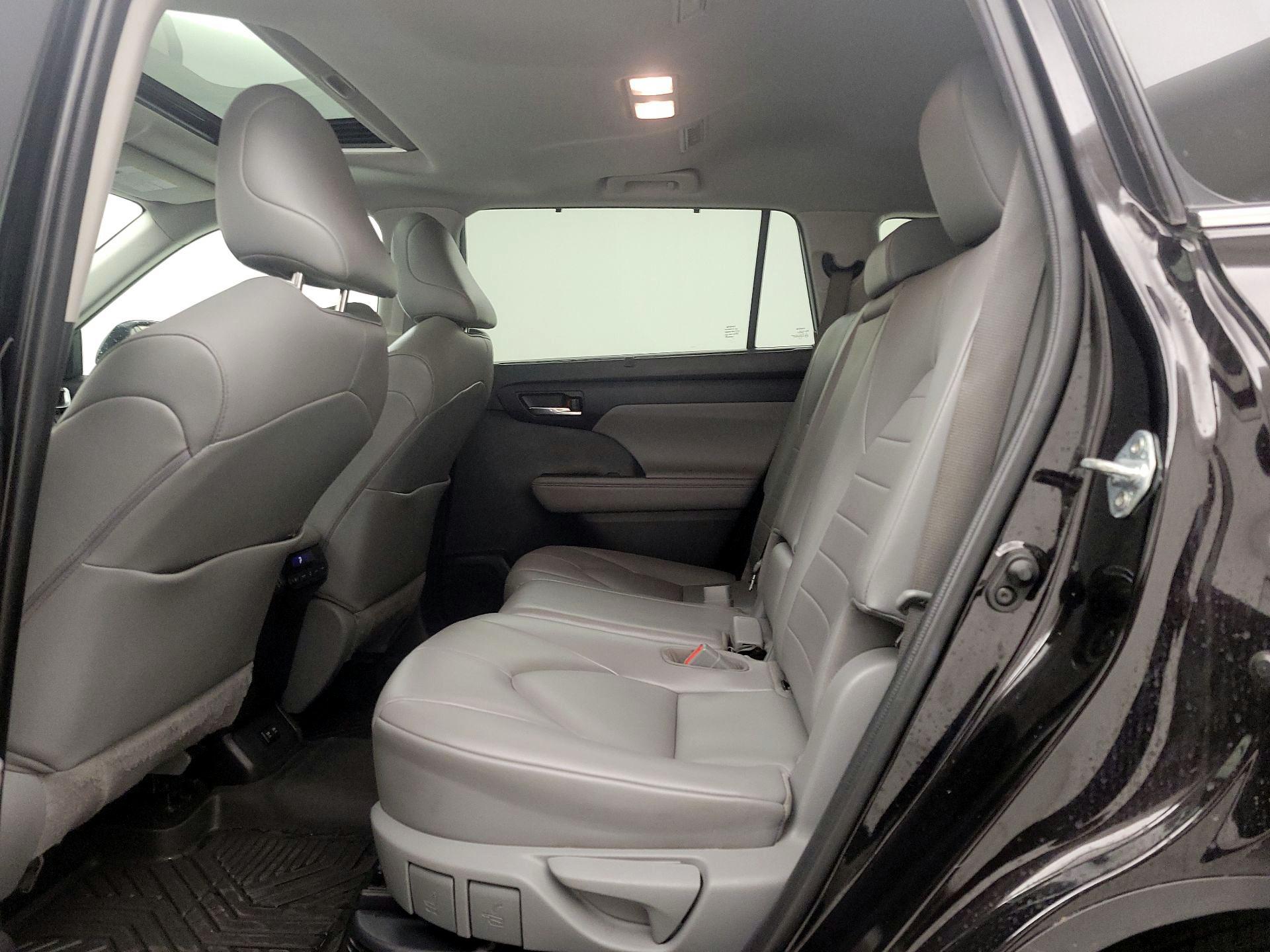 Thumbnail: 2021 Toyota Highlander - 20