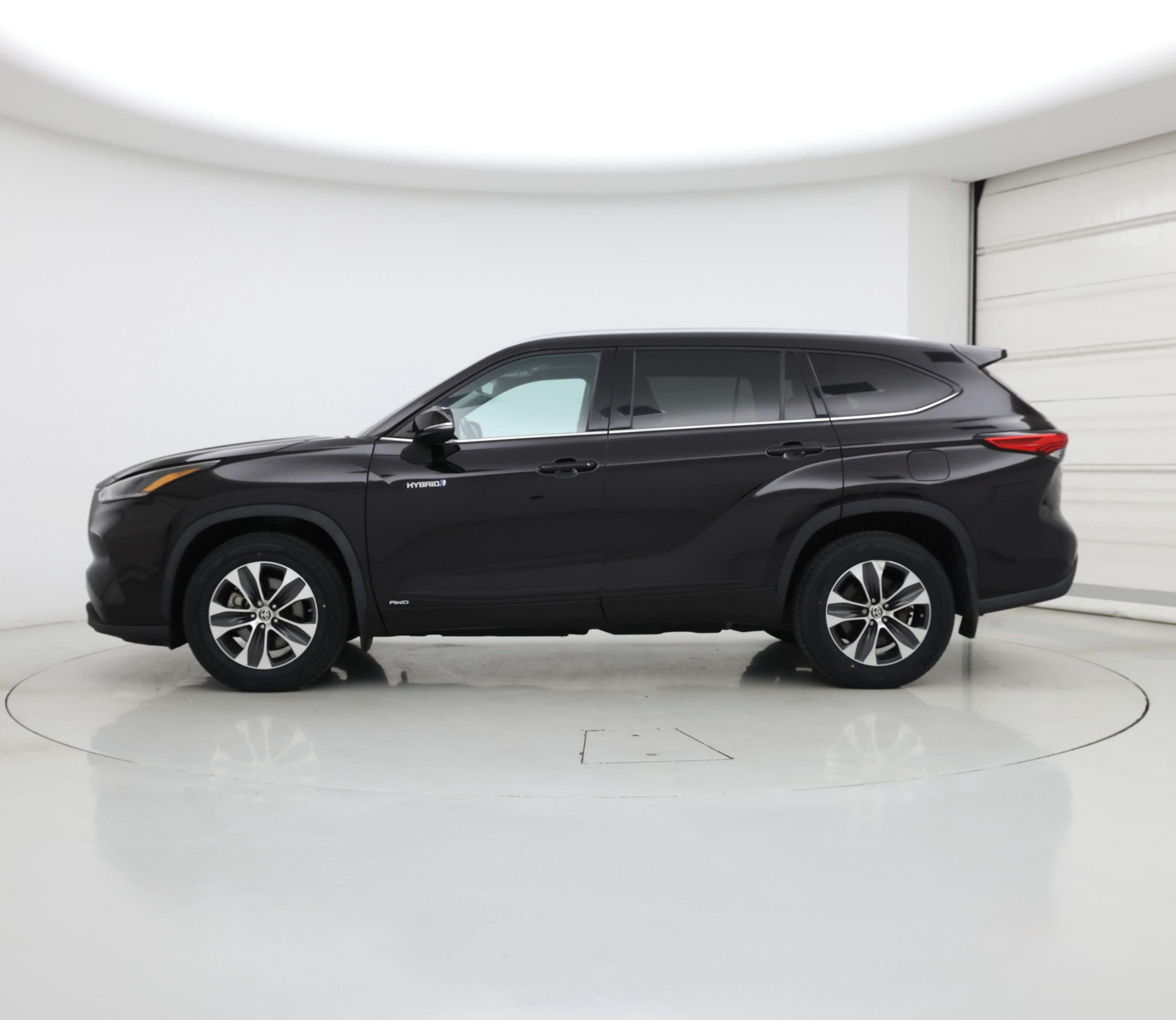 Thumbnail: 2021 Toyota Highlander - 3