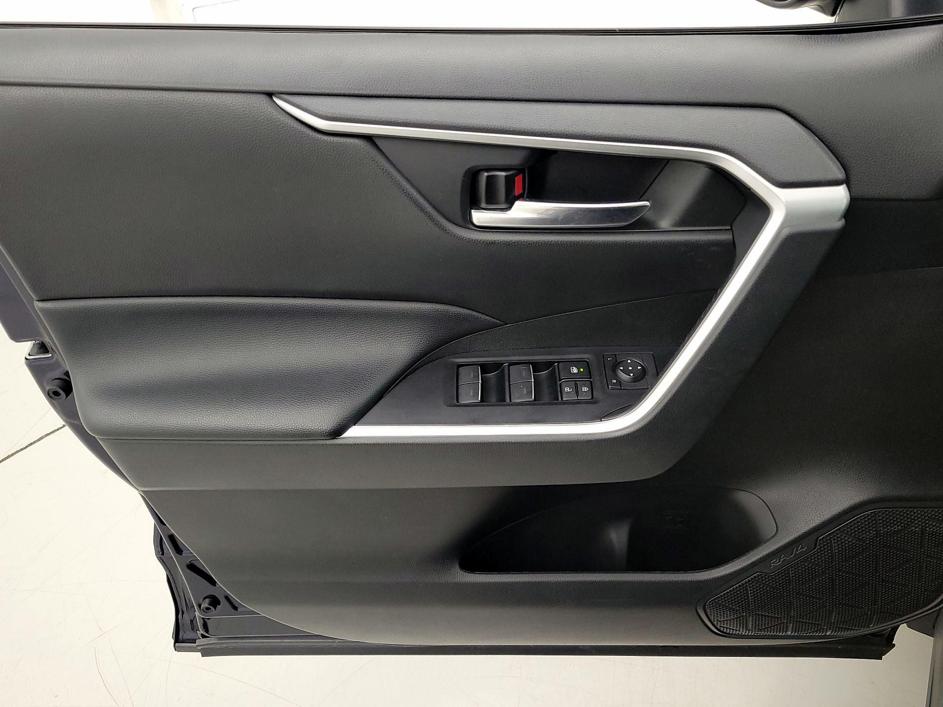 Thumbnail: 2022 Toyota RAV4 - 12