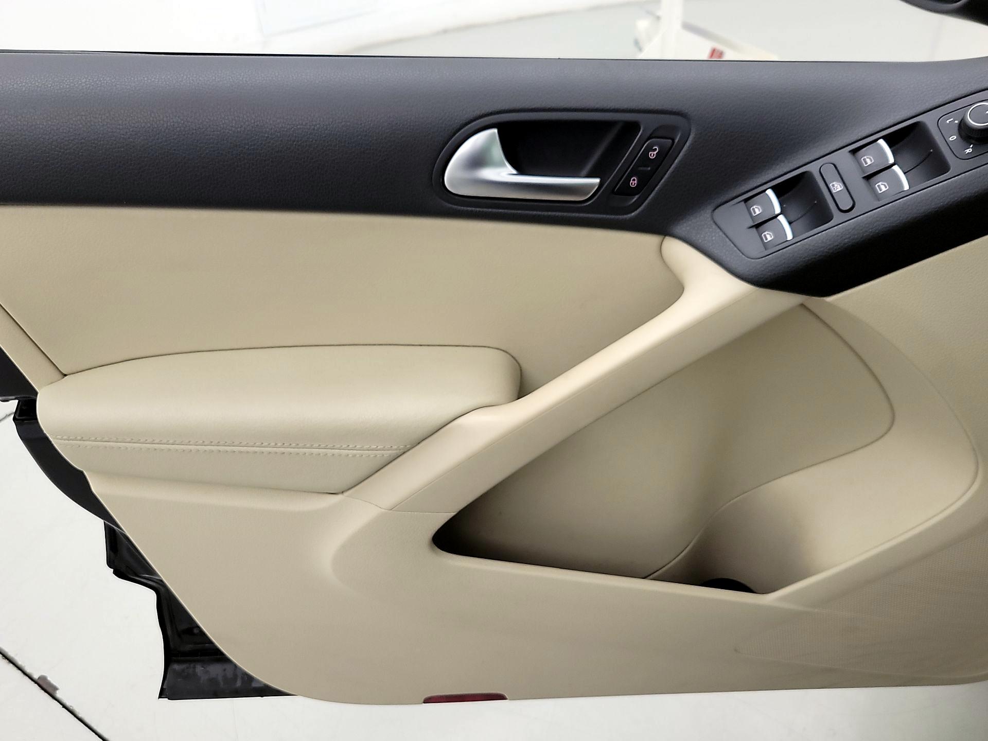 Thumbnail: 2017 Volkswagen Tiguan - 12