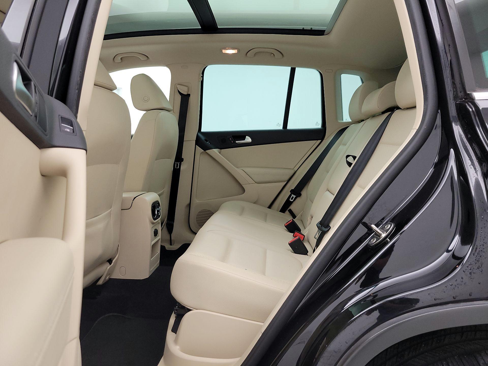 Thumbnail: 2017 Volkswagen Tiguan - 20