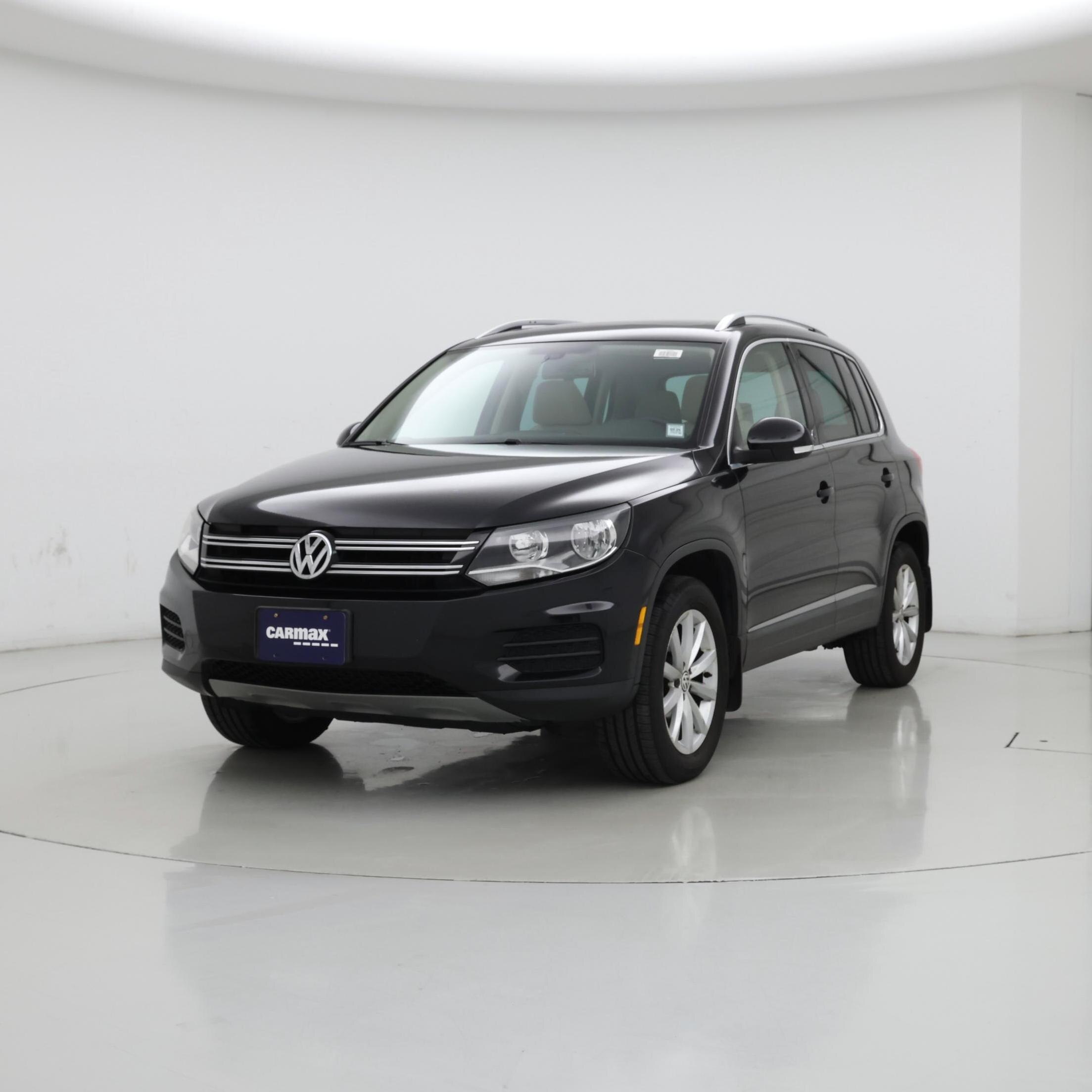 Thumbnail: 2017 Volkswagen Tiguan - 4