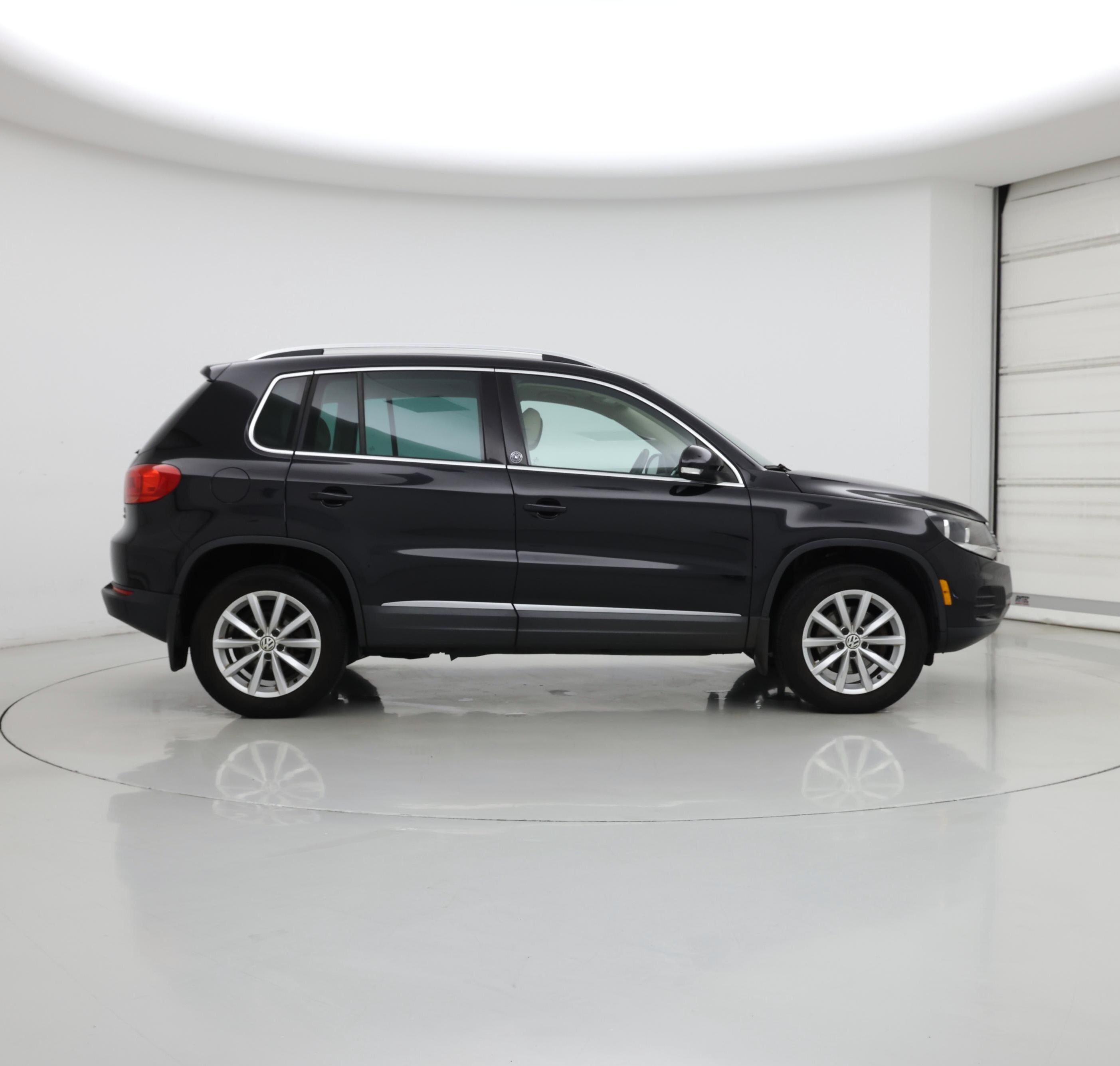 Thumbnail: 2017 Volkswagen Tiguan - 7