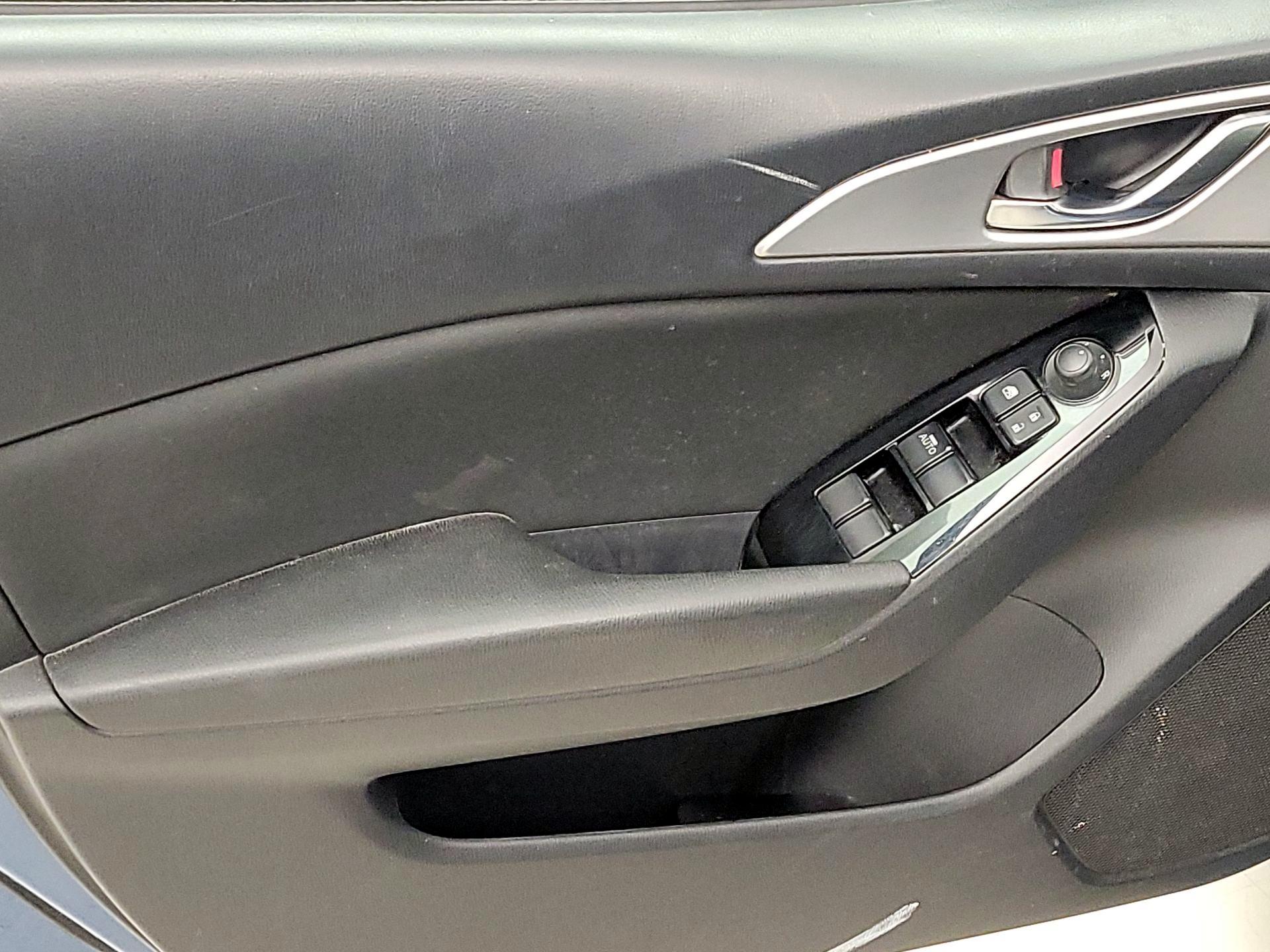 Thumbnail: 2018 Mazda Mazda3 - 12