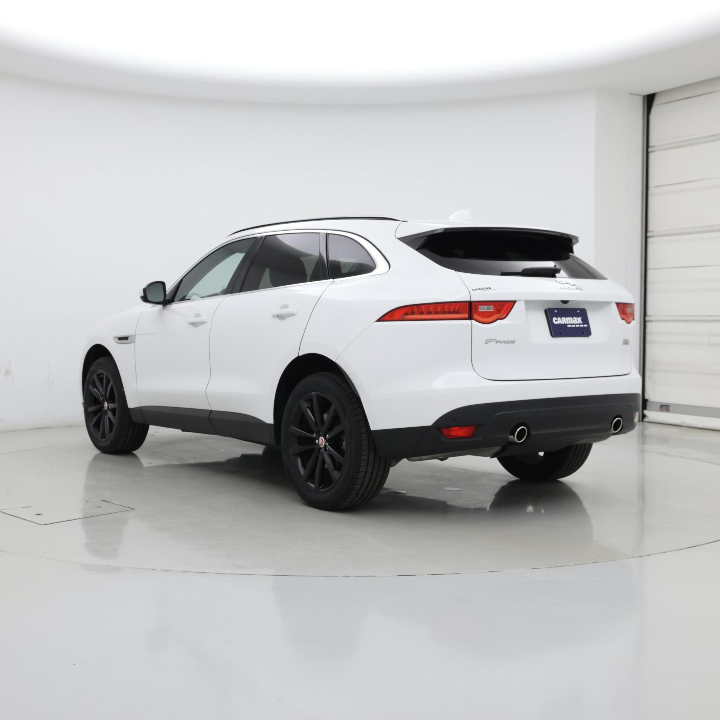 Thumbnail: 2017 Jaguar F-Pace - 2
