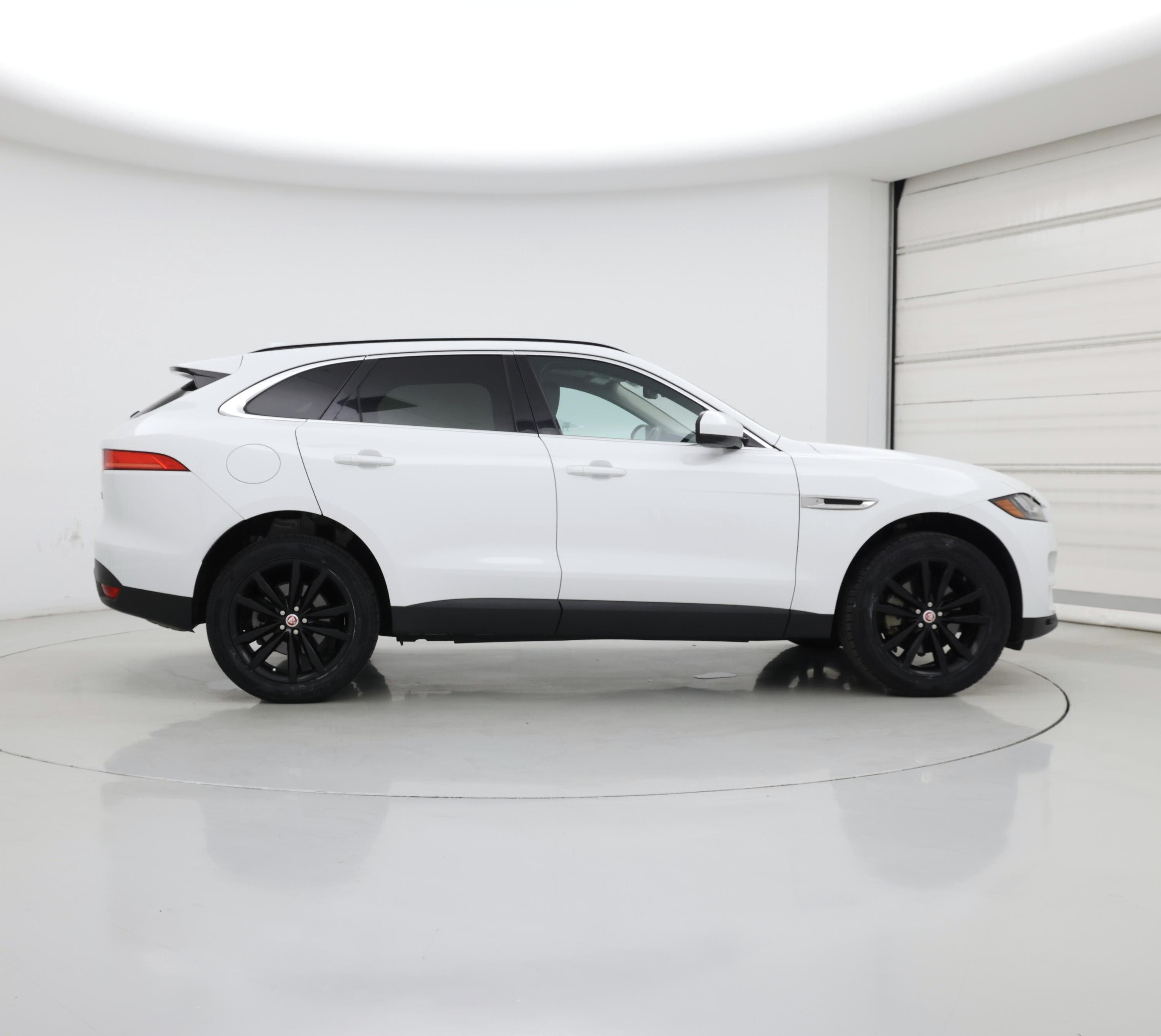 Thumbnail: 2017 Jaguar F-Pace - 7