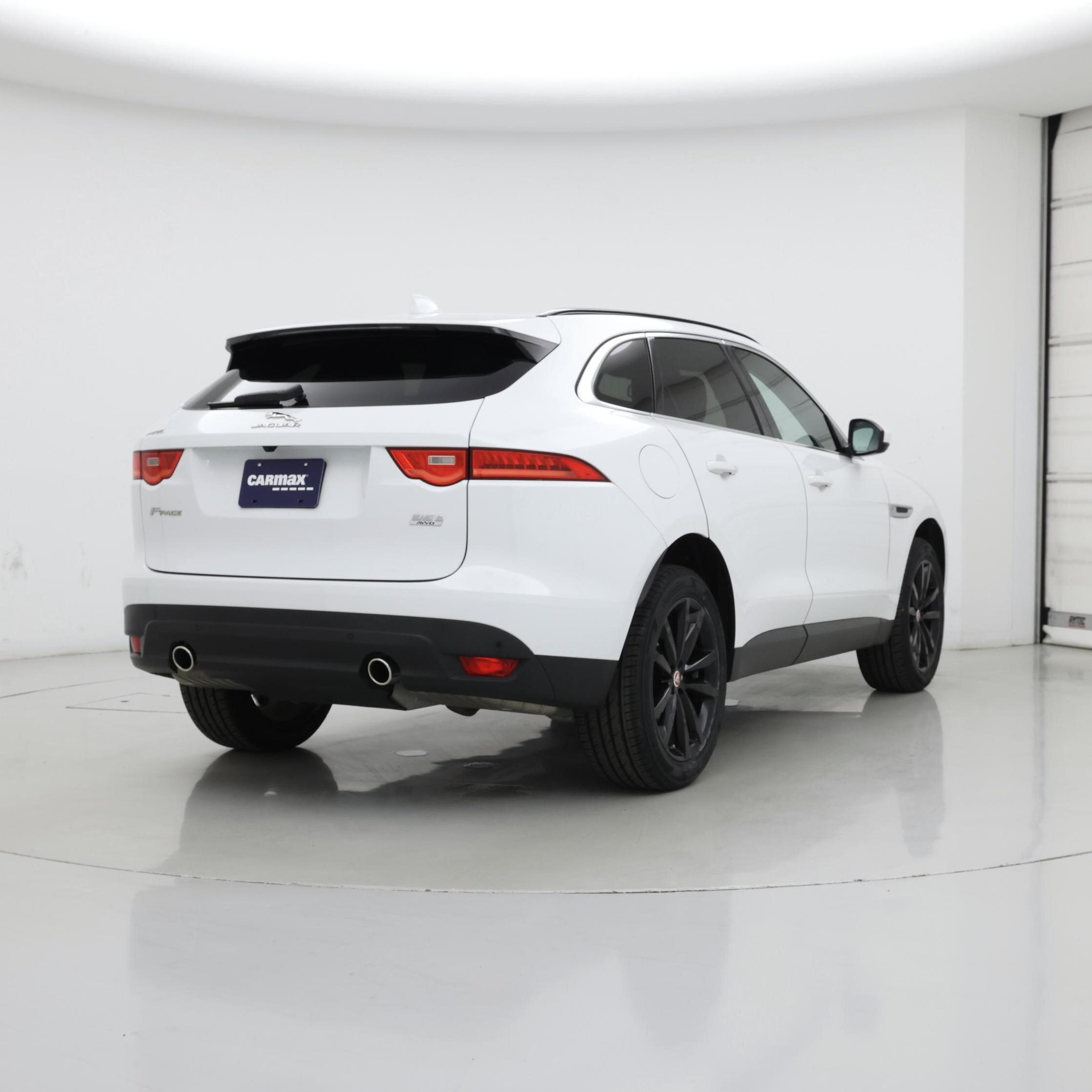 Thumbnail: 2017 Jaguar F-Pace - 8