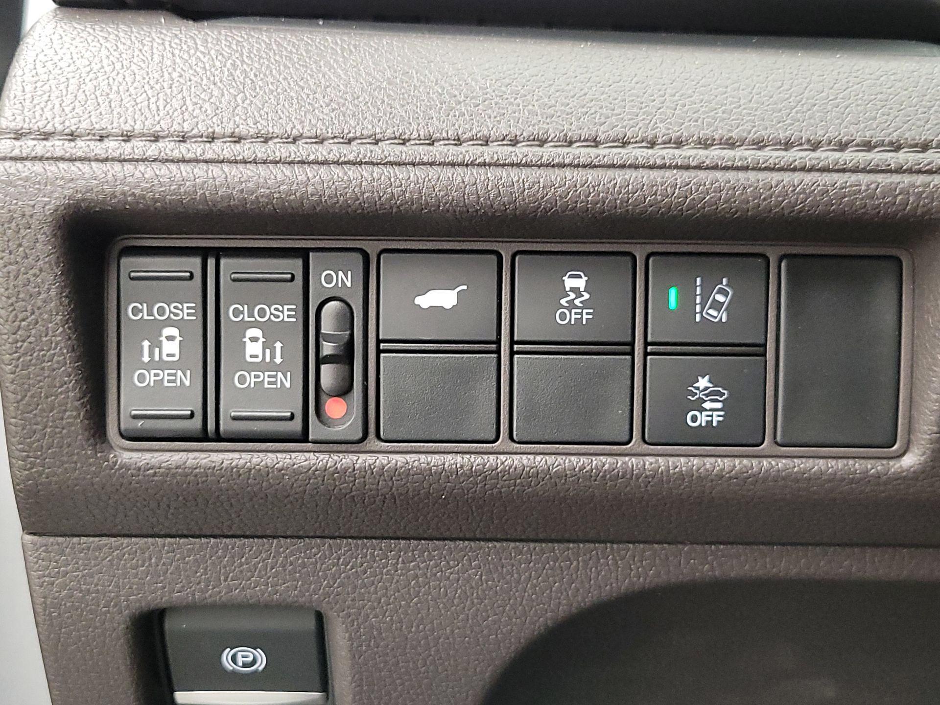 Thumbnail: 2019 Honda Odyssey - 13
