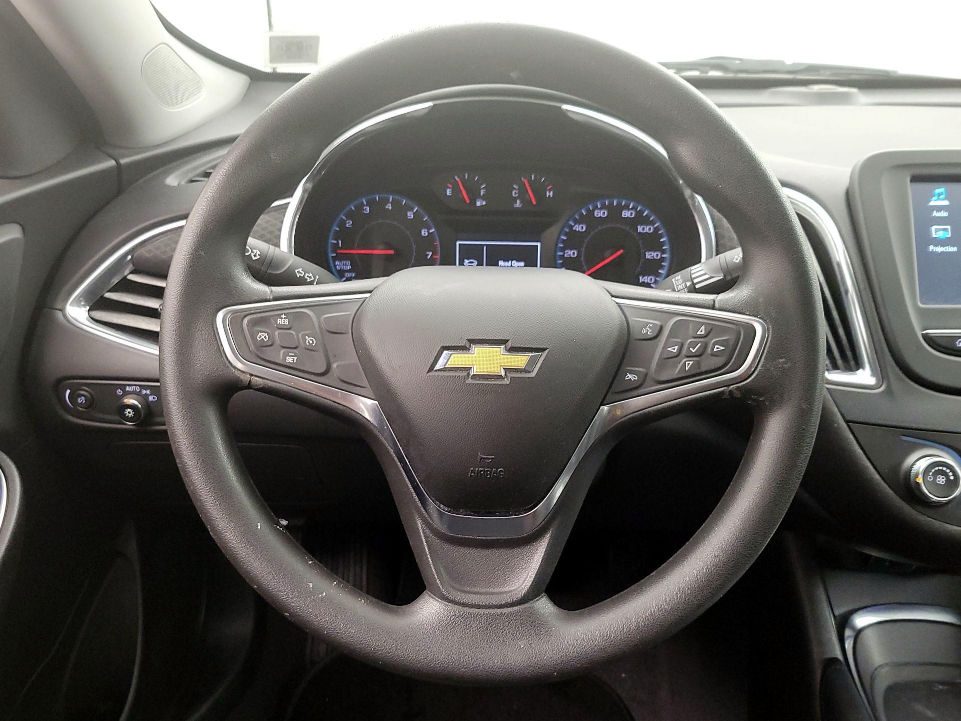 Thumbnail: 2017 Chevrolet Malibu - 10