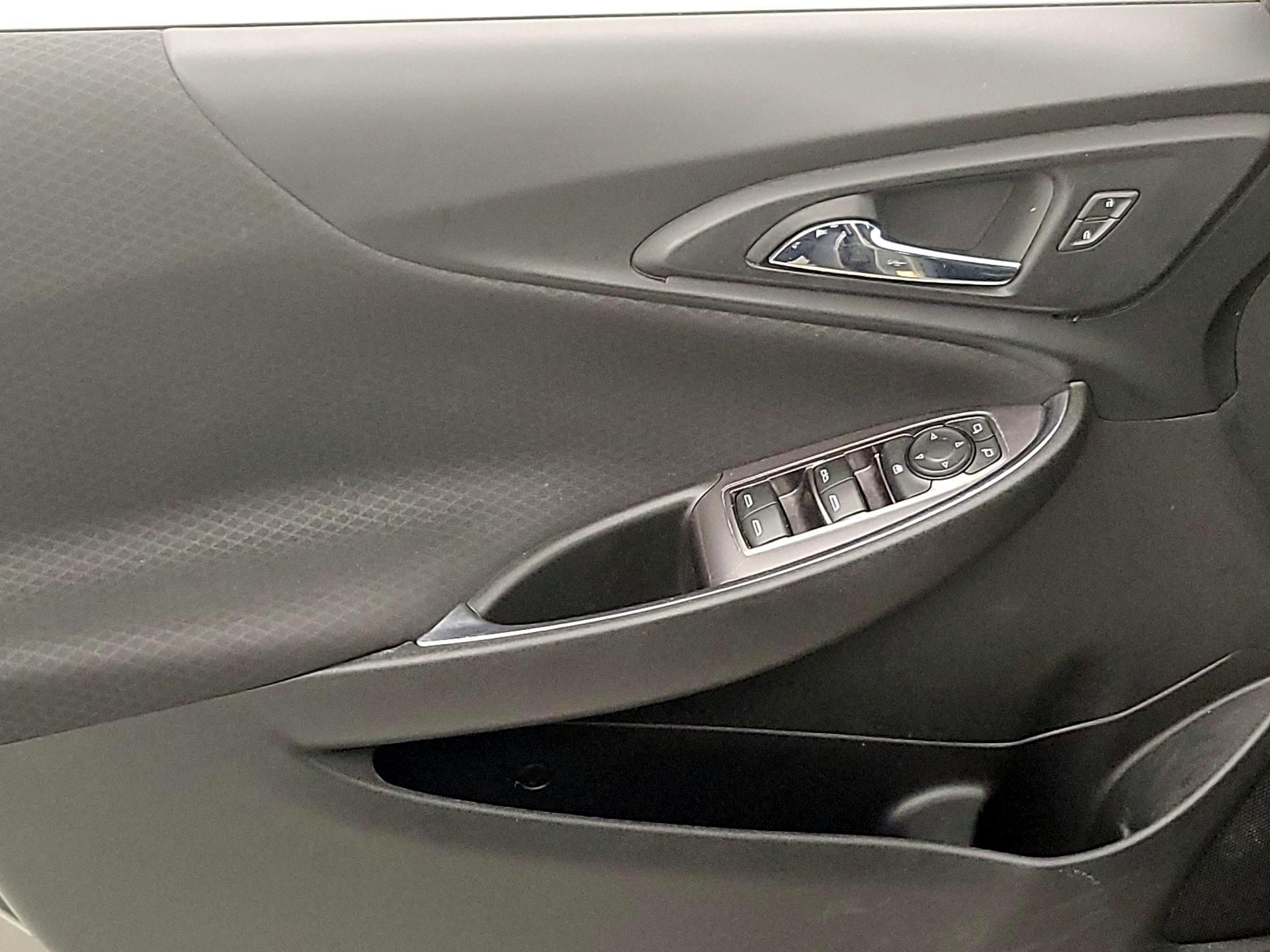 Thumbnail: 2017 Chevrolet Malibu - 12