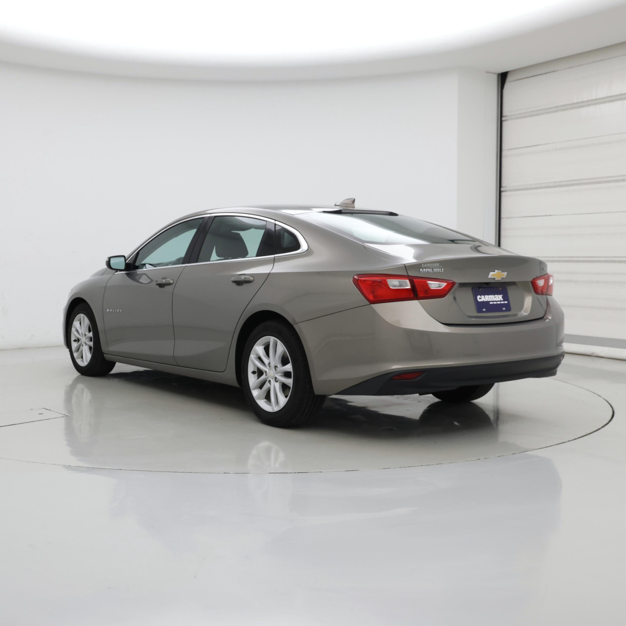 Thumbnail: 2017 Chevrolet Malibu - 2