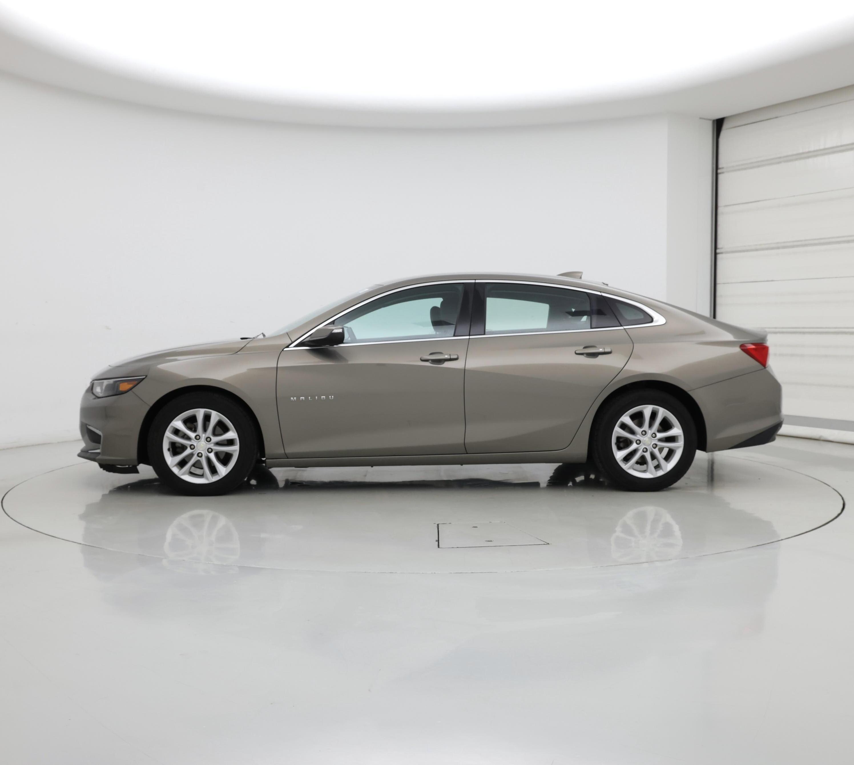 Thumbnail: 2017 Chevrolet Malibu - 3