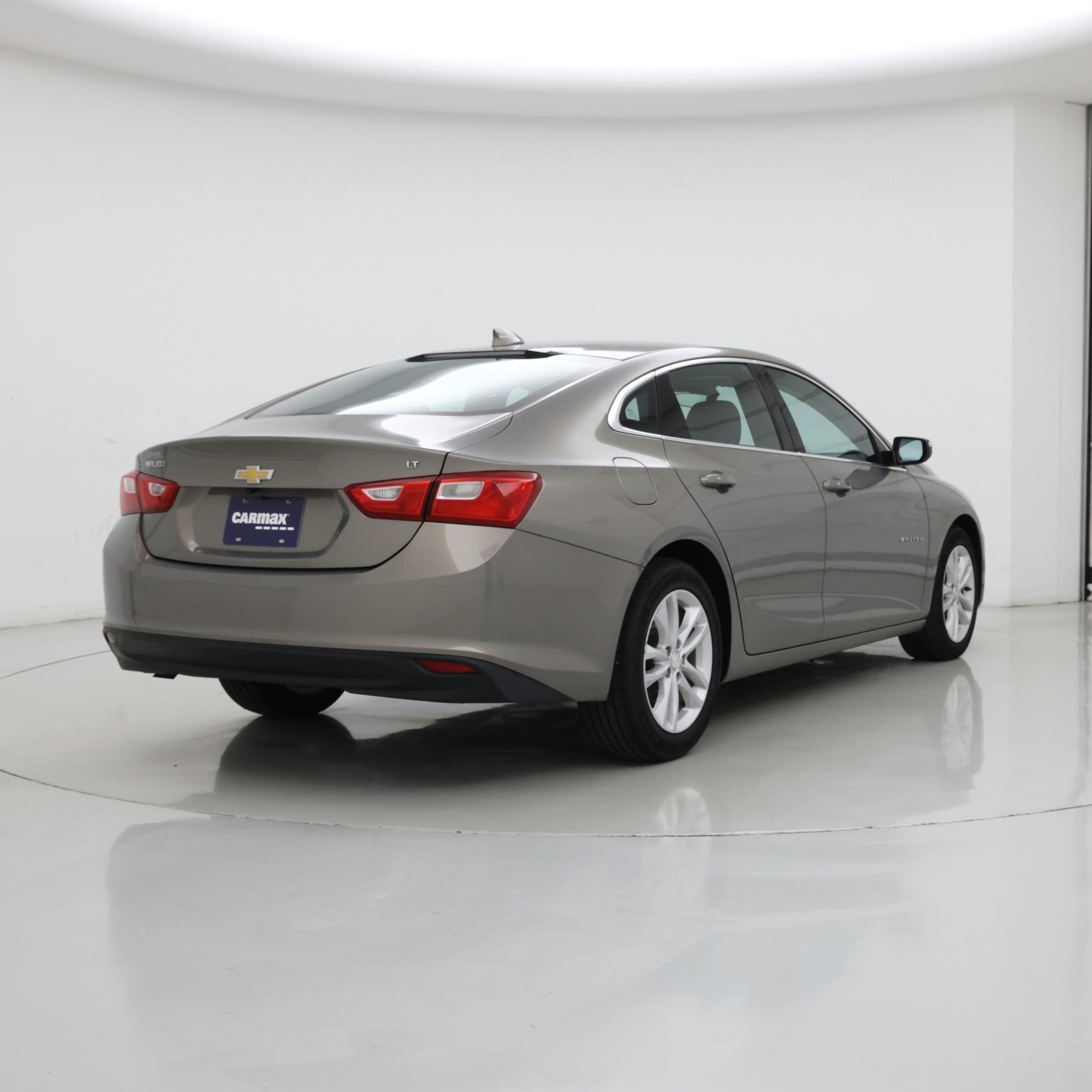 Thumbnail: 2017 Chevrolet Malibu - 8