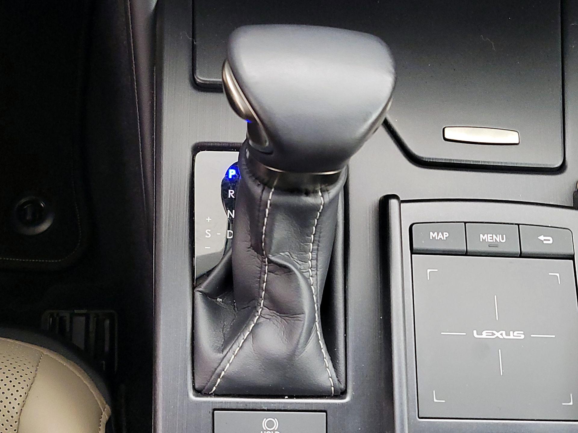 Thumbnail: 2019 Lexus ES - 18