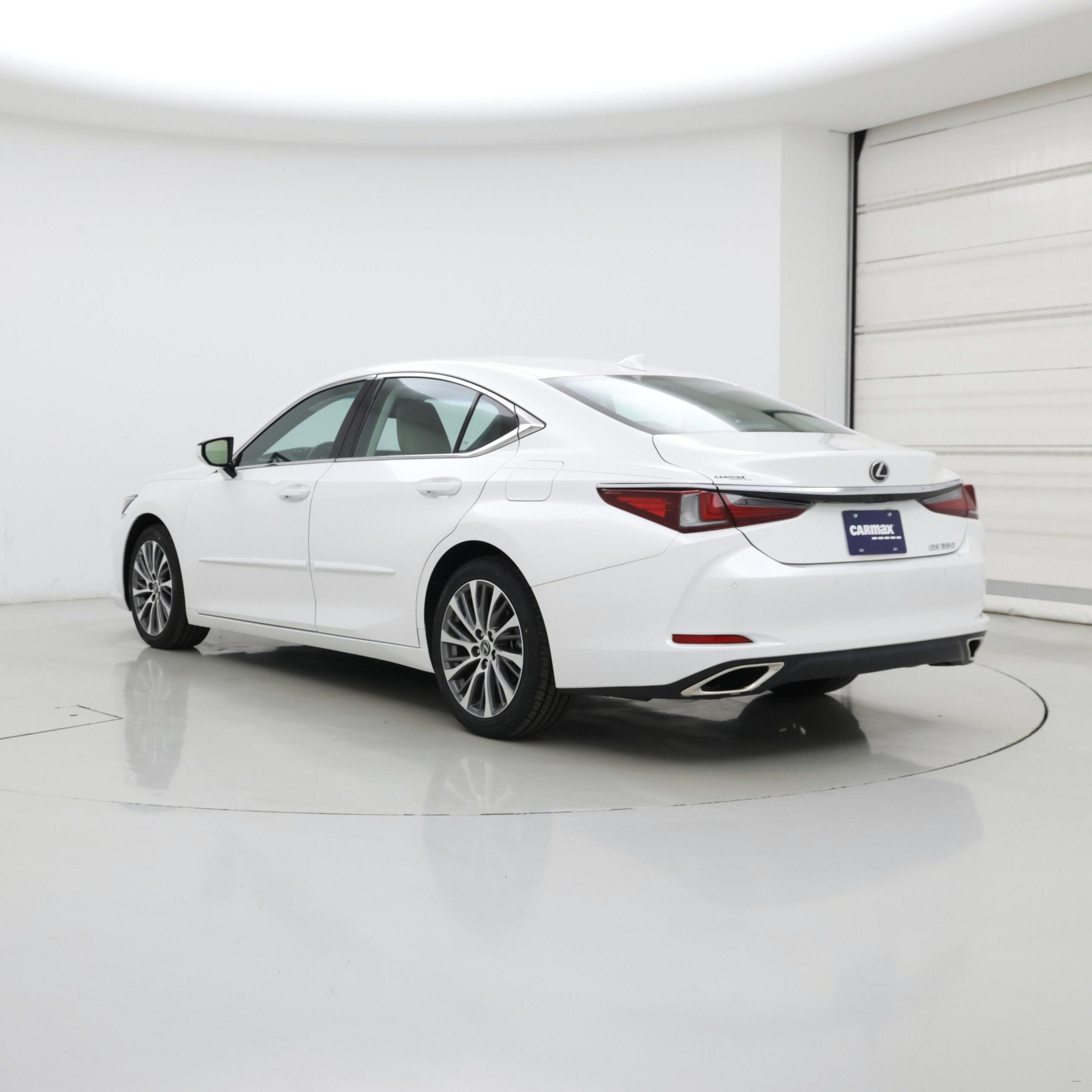 Thumbnail: 2019 Lexus ES - 2