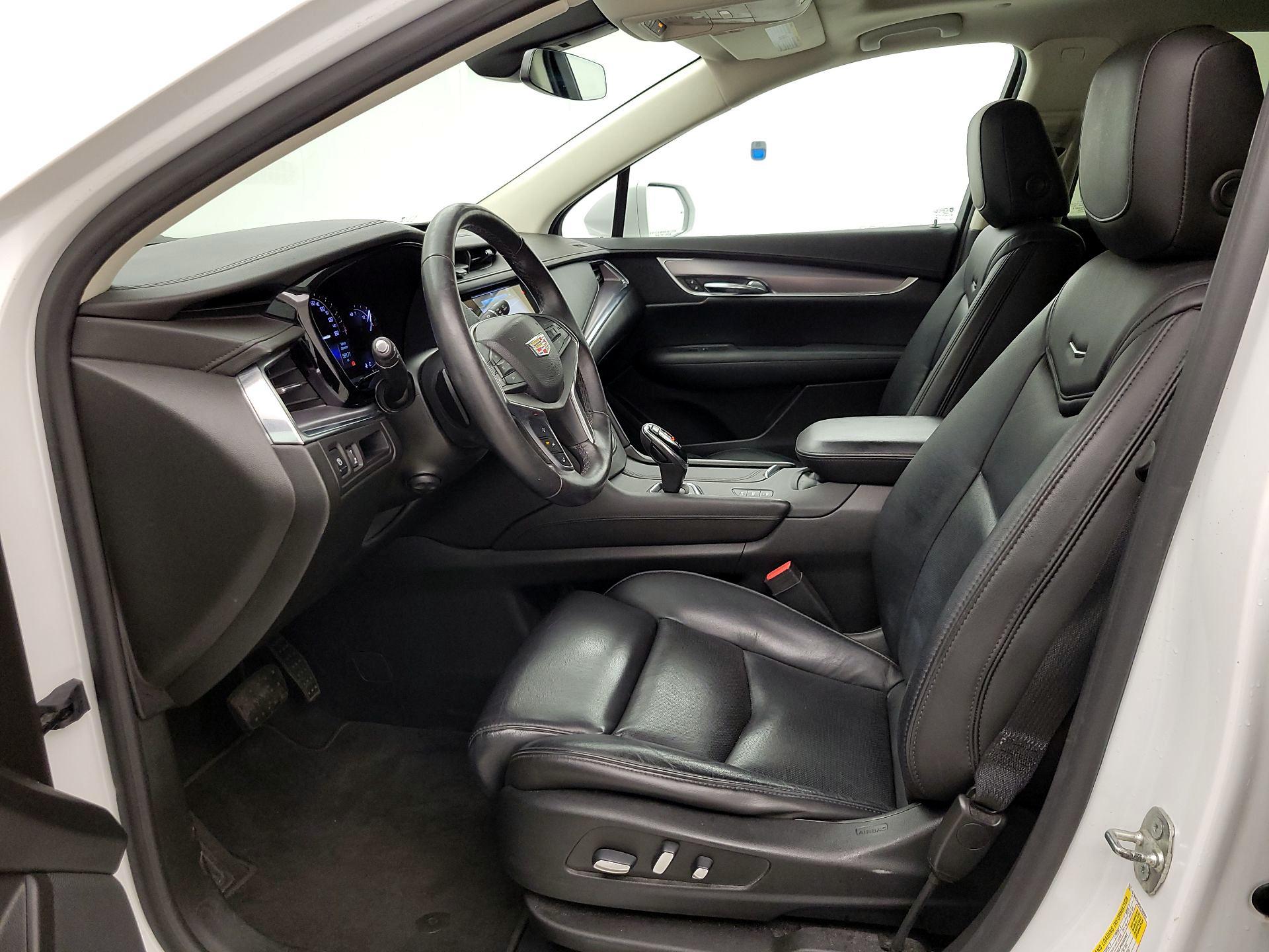 Thumbnail: 2017 Cadillac XT5 - 11