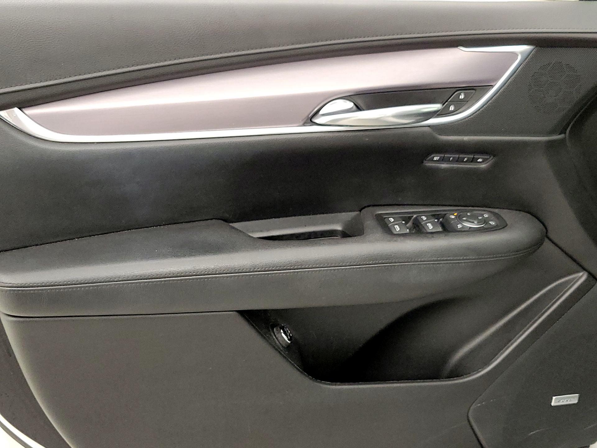 Thumbnail: 2017 Cadillac XT5 - 12