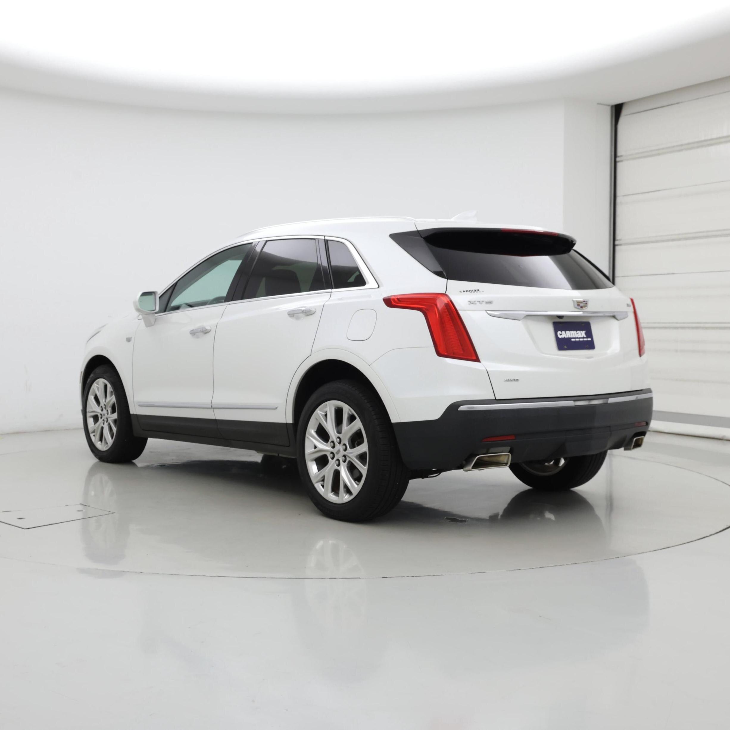 Thumbnail: 2017 Cadillac XT5 - 2