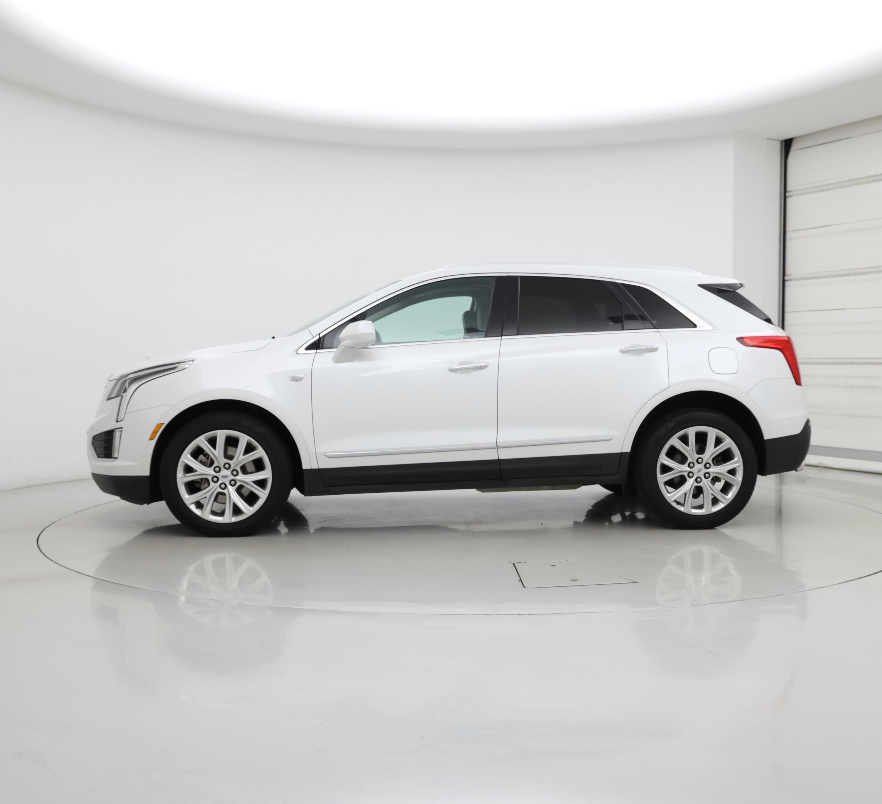 Thumbnail: 2017 Cadillac XT5 - 3