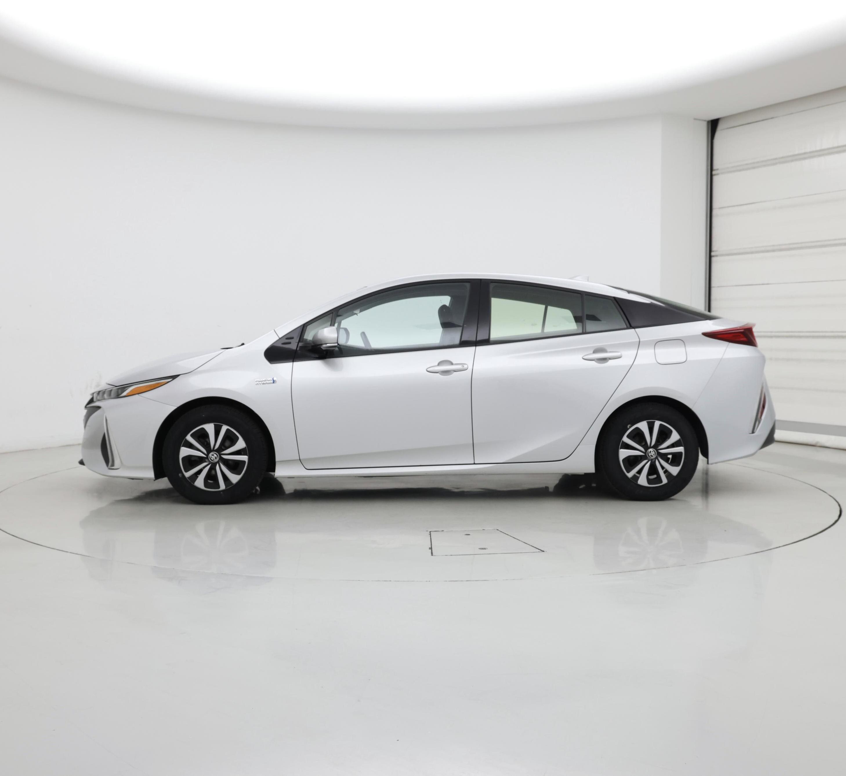 Thumbnail: 2018 Toyota Prius Prime - 3