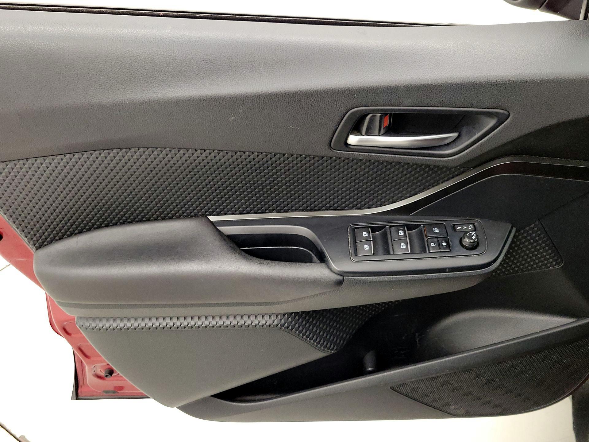 Thumbnail: 2018 Toyota C-HR - 12