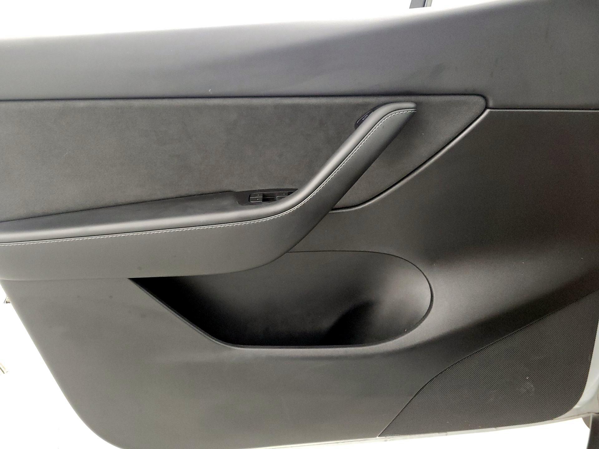 Thumbnail: 2022 Tesla Model Y - 12