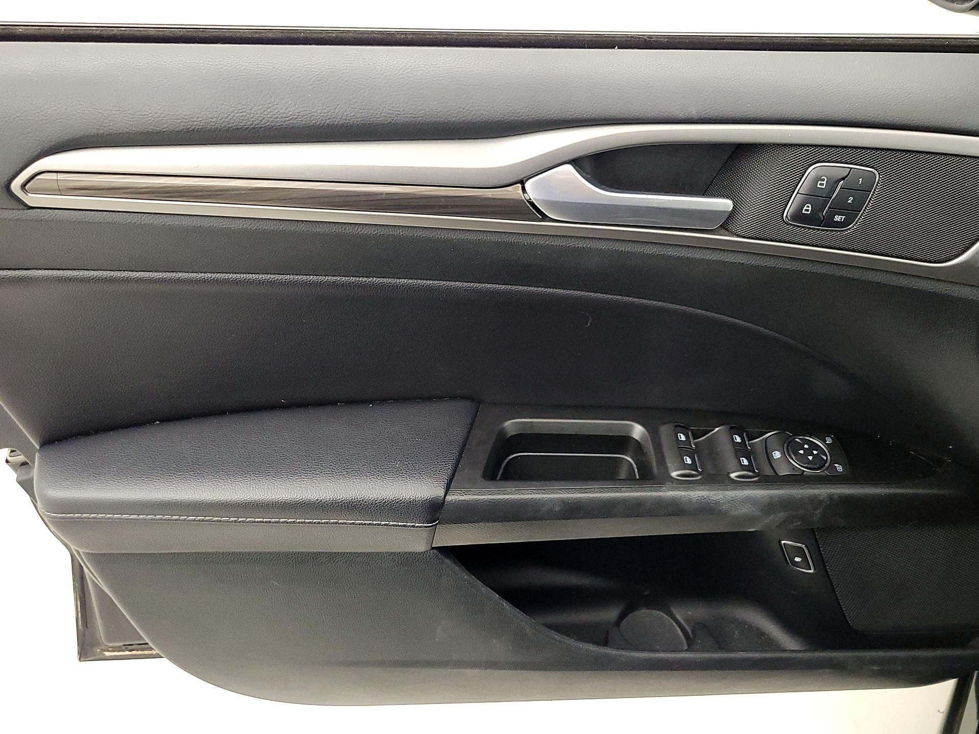 Thumbnail: 2017 Ford Fusion - 12