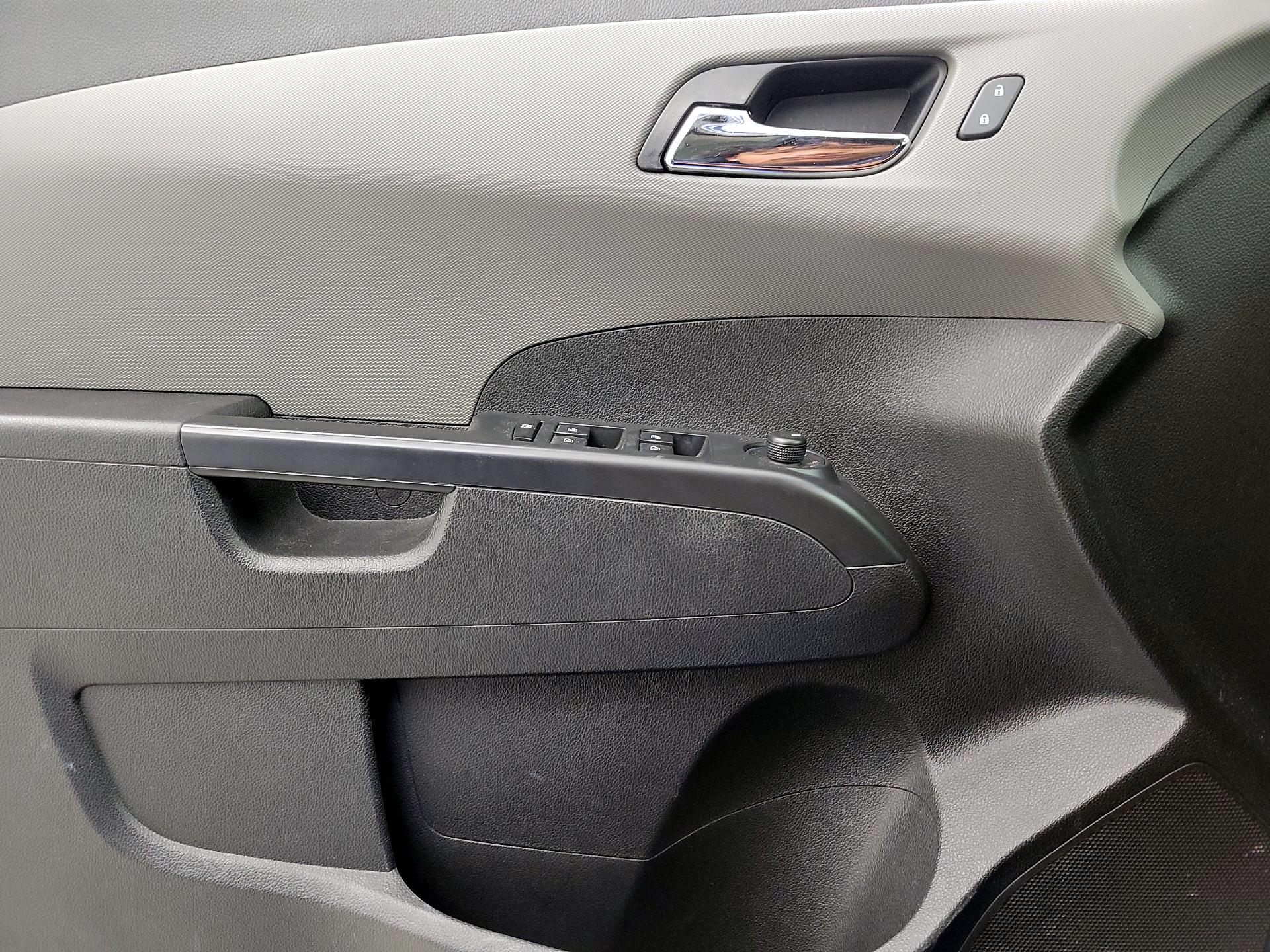 Thumbnail: 2016 Chevrolet Sonic - 12