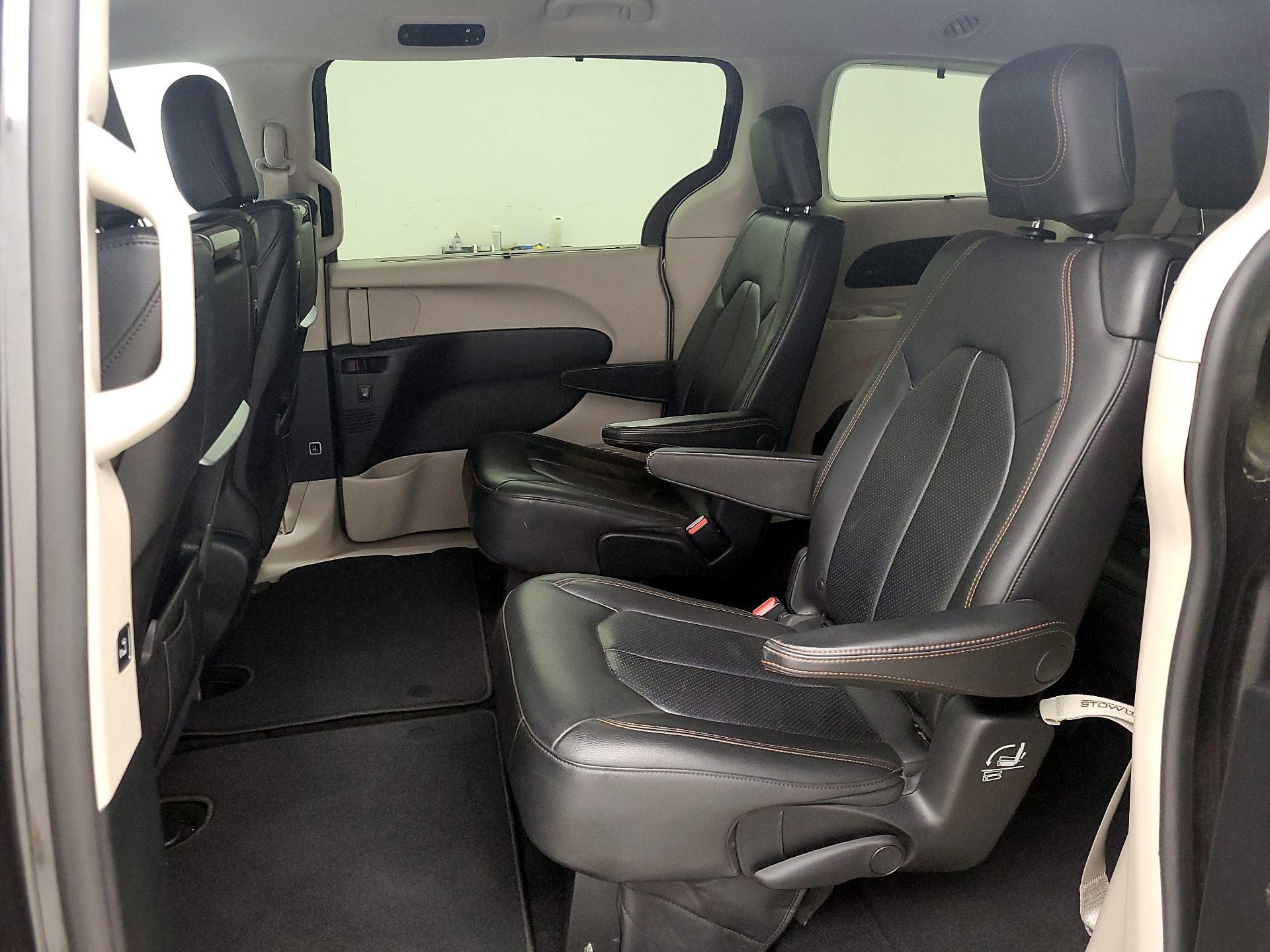 Thumbnail: 2017 Chrysler Pacifica - 20