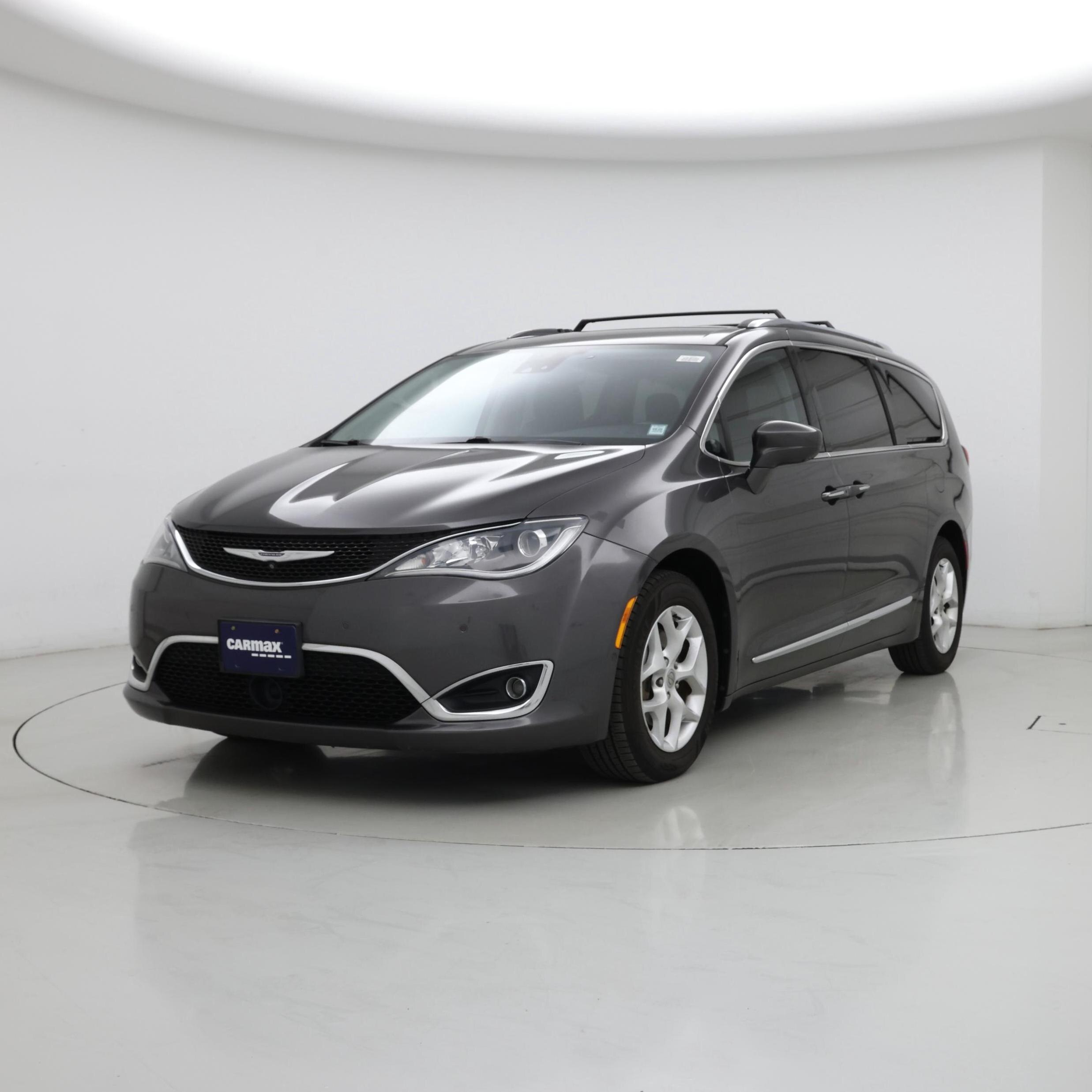 Thumbnail: 2017 Chrysler Pacifica - 4