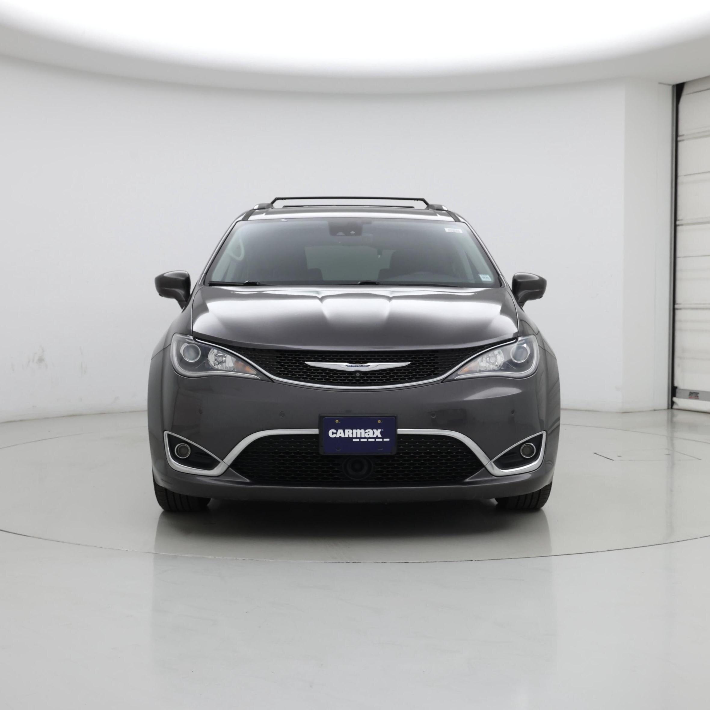 Thumbnail: 2017 Chrysler Pacifica - 5