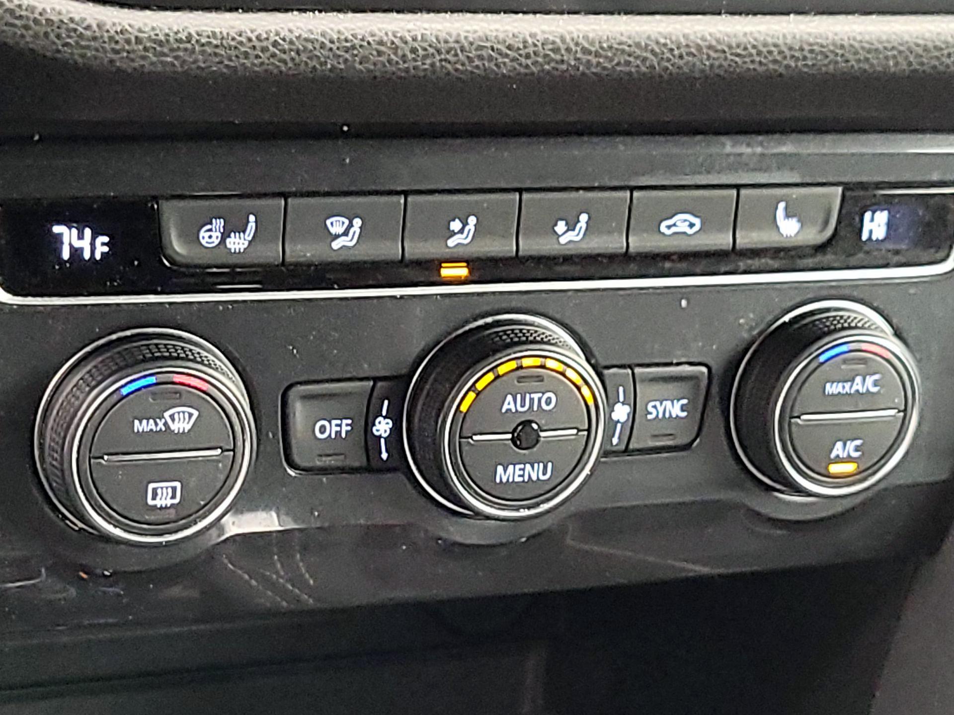 Thumbnail: 2021 Volkswagen Tiguan - 17