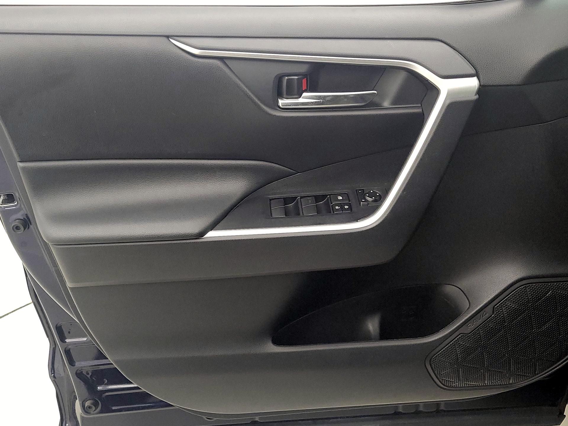 Thumbnail: 2020 Toyota RAV4 - 12