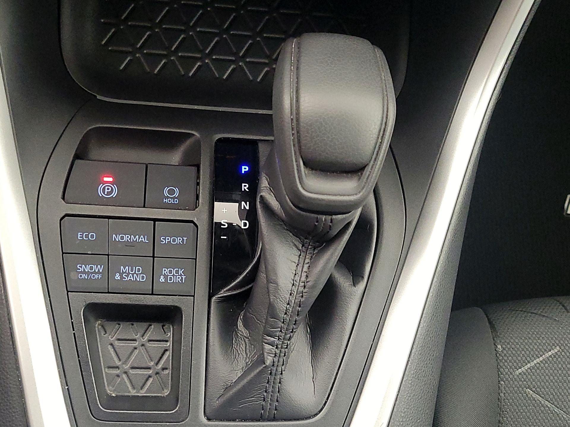 Thumbnail: 2020 Toyota RAV4 - 17