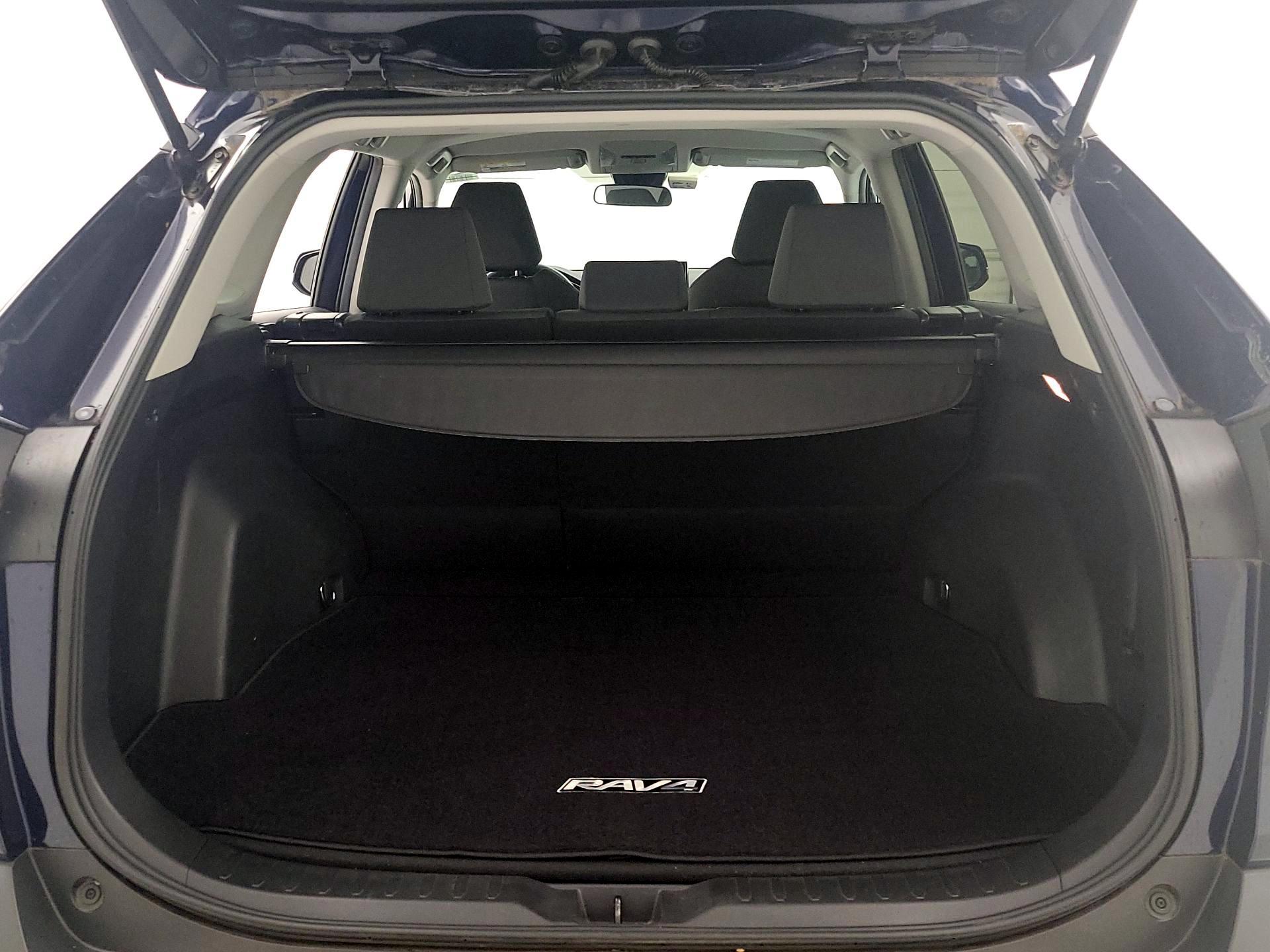 Thumbnail: 2020 Toyota RAV4 - 20