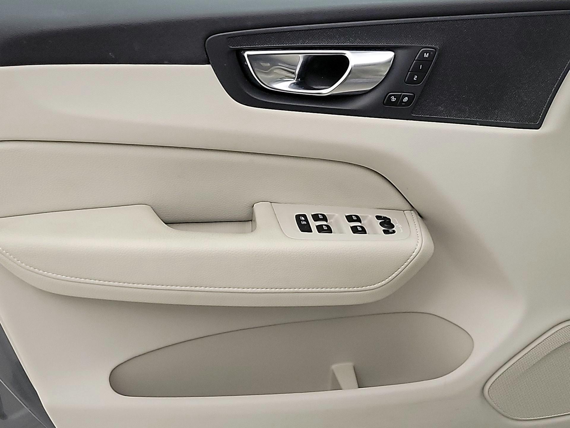 Thumbnail: 2021 Volvo XC60 - 12