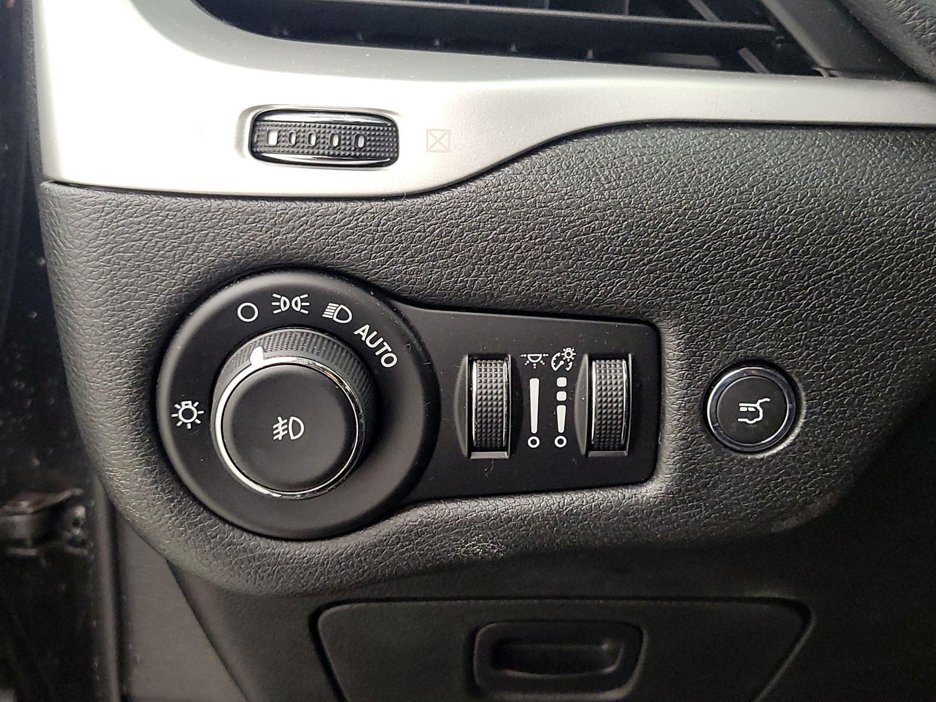 Thumbnail: 2014 Jeep Cherokee - 13