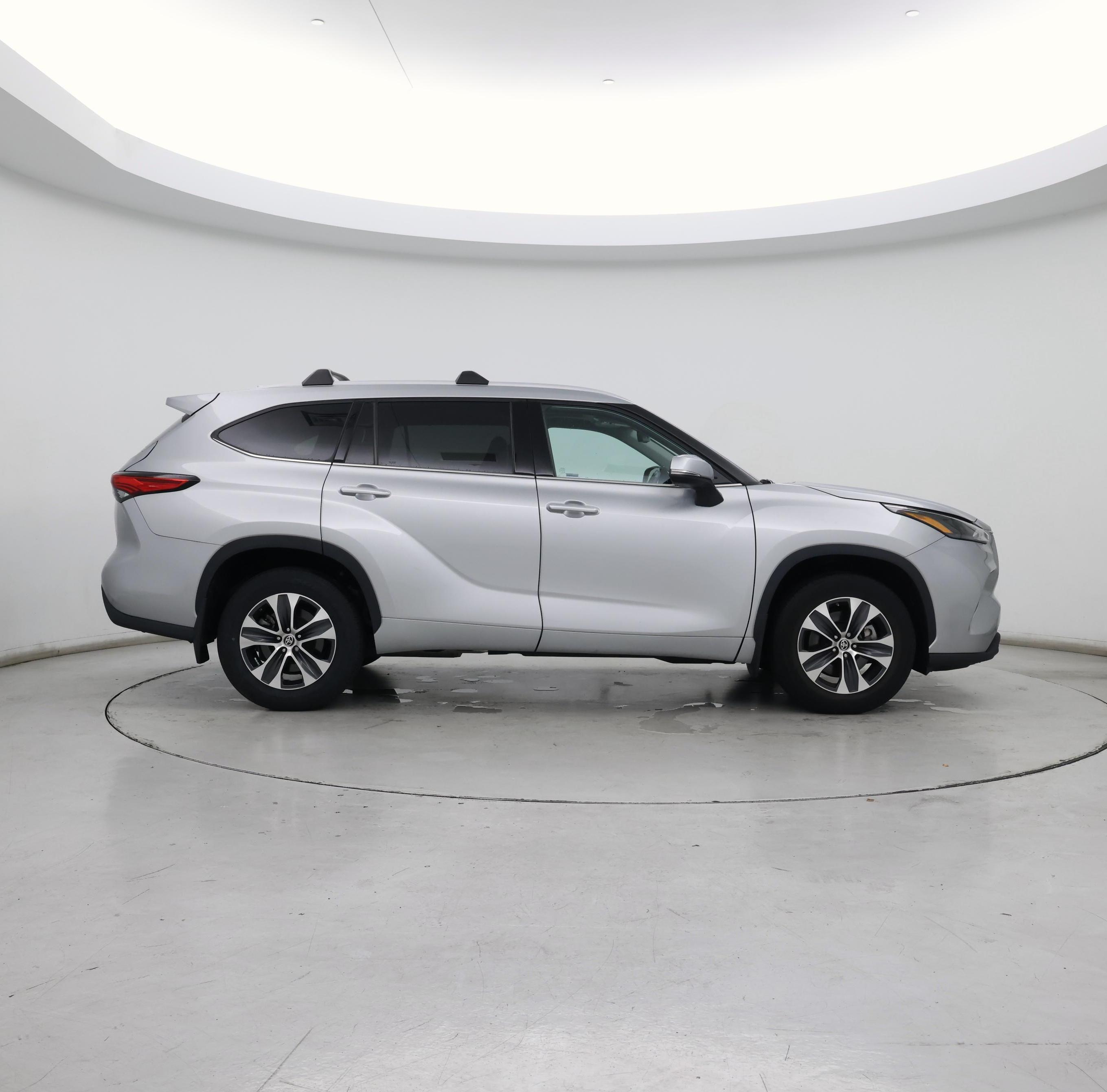 Thumbnail: 2022 Toyota Highlander - 7
