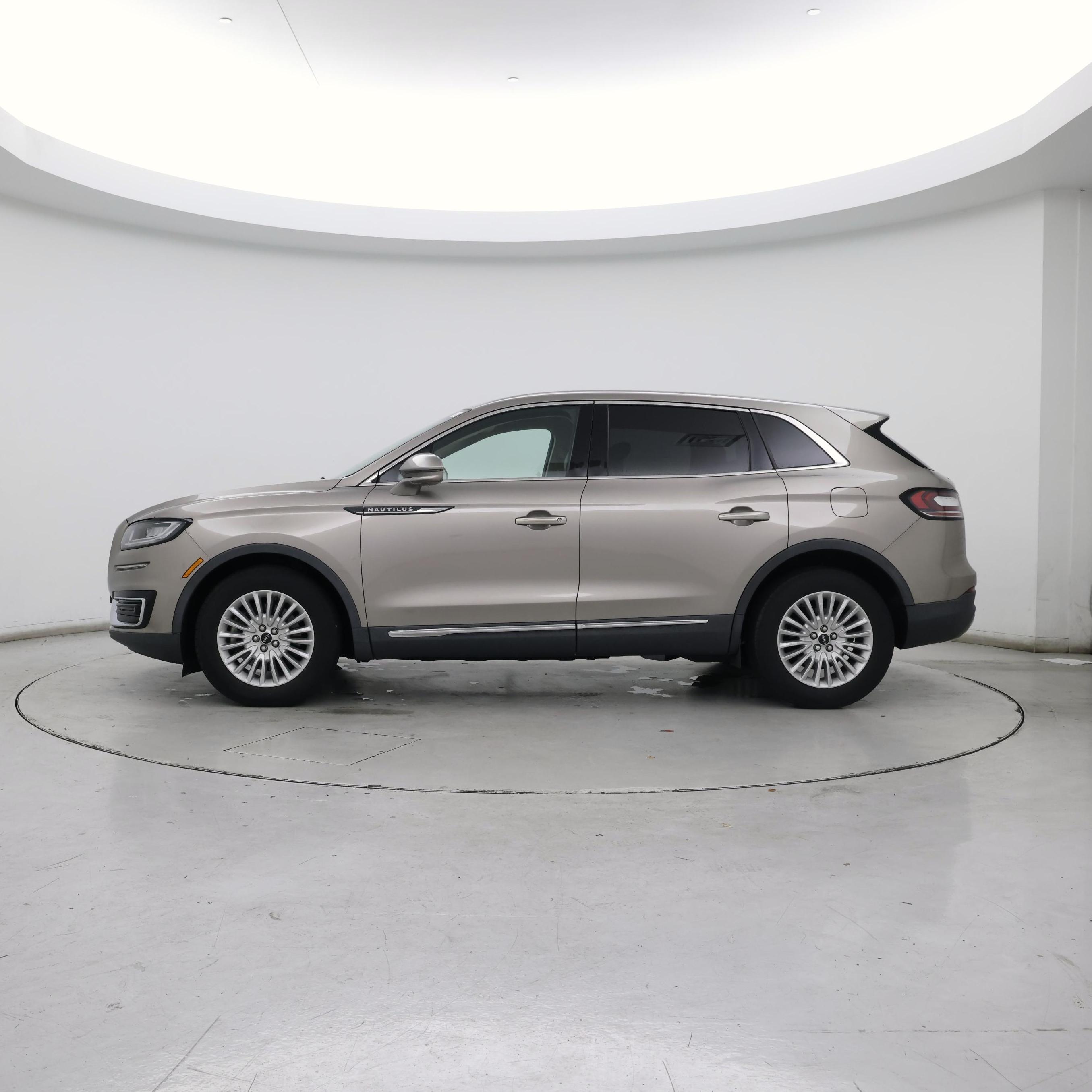 Thumbnail: 2019 Lincoln Nautilus - 3