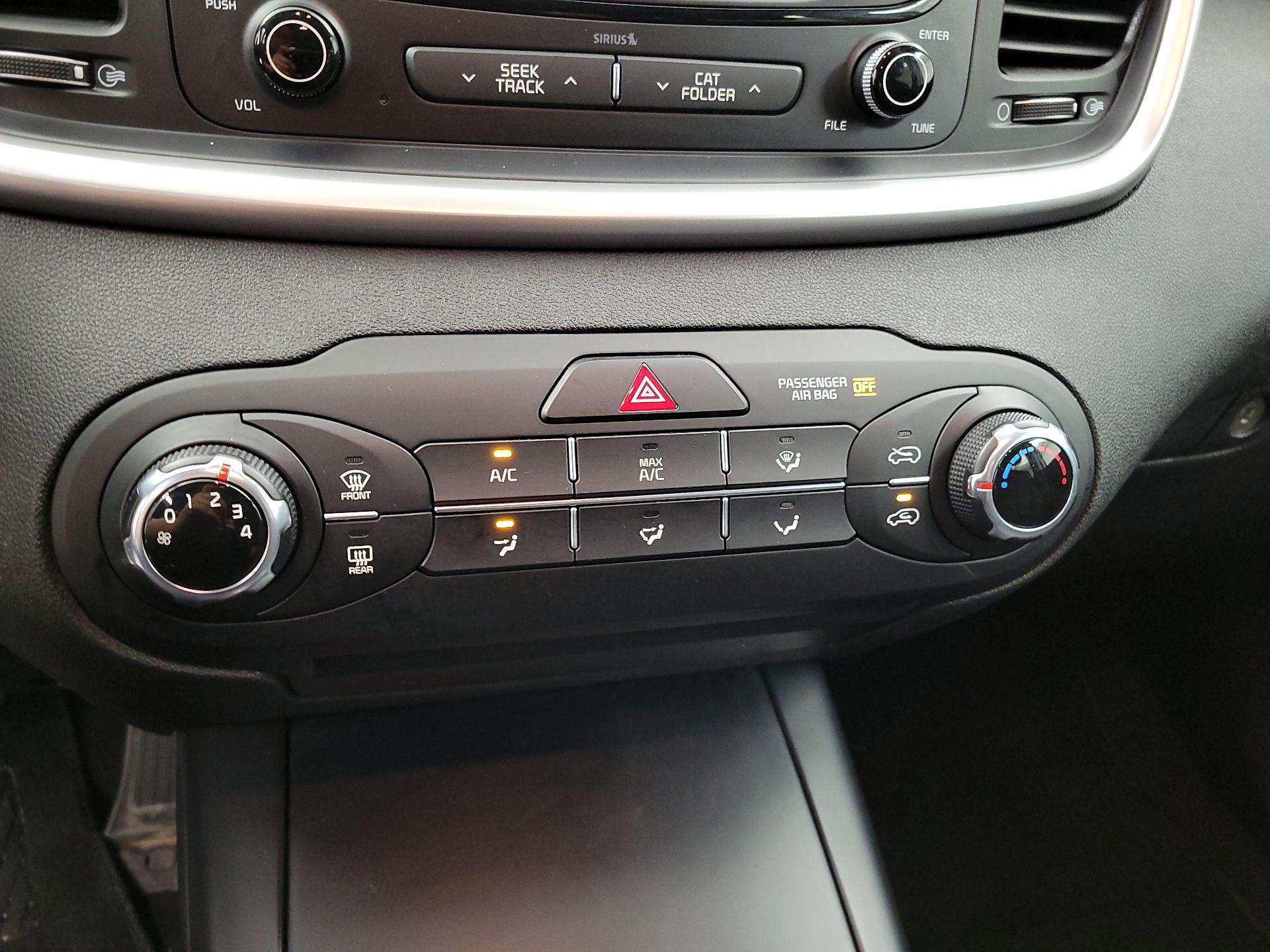 Thumbnail: 2018 Kia Sorento - 16