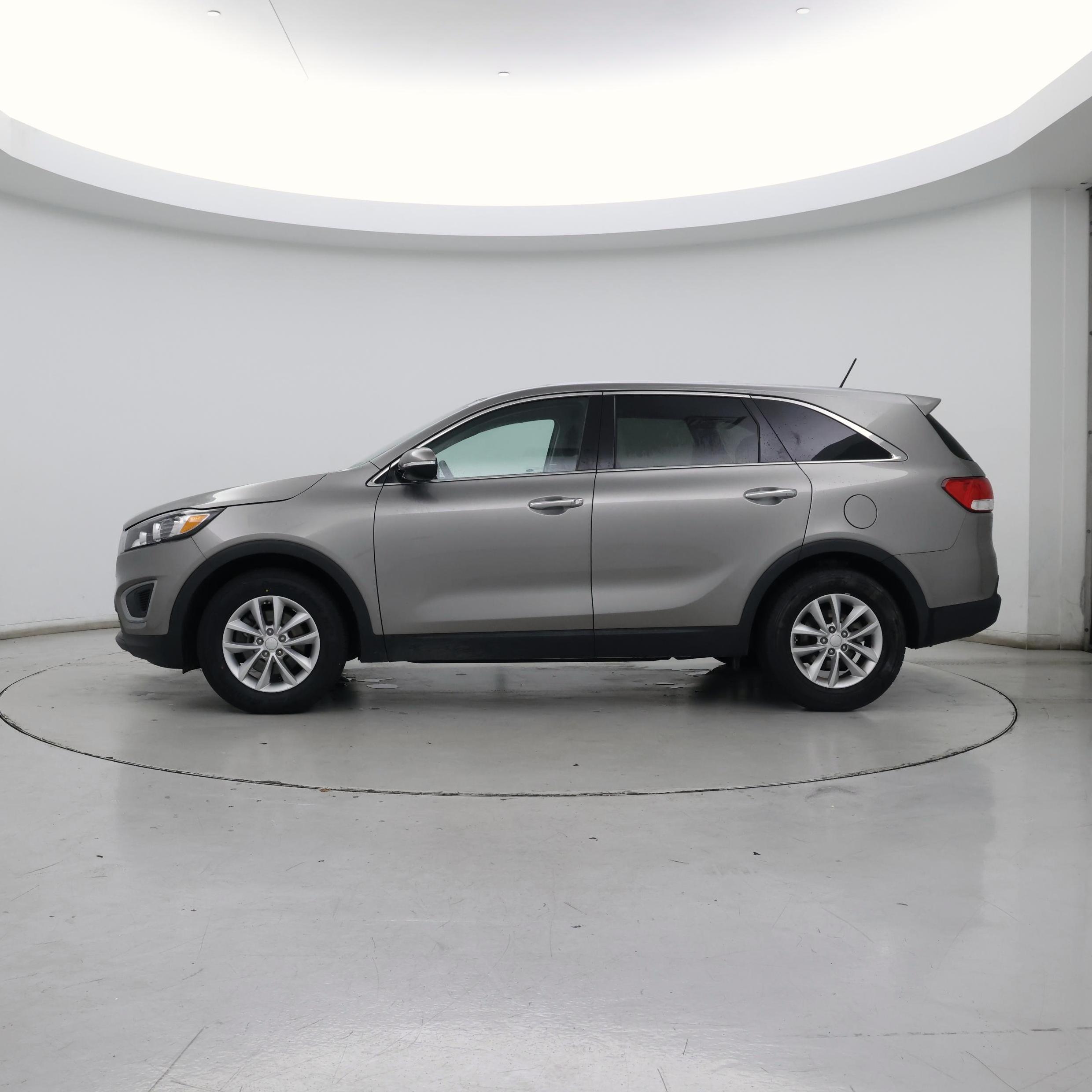 Thumbnail: 2018 Kia Sorento - 3