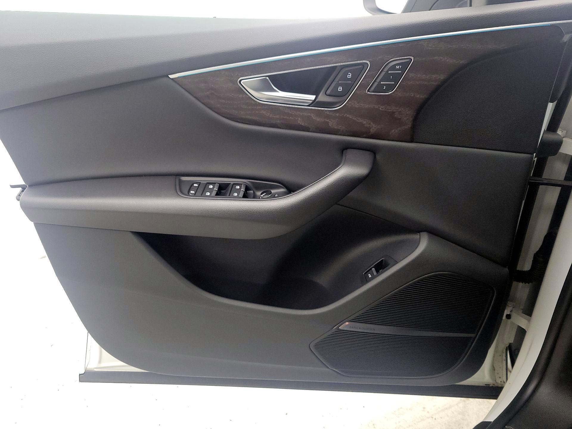 Thumbnail: 2022 Audi Q8 - 12