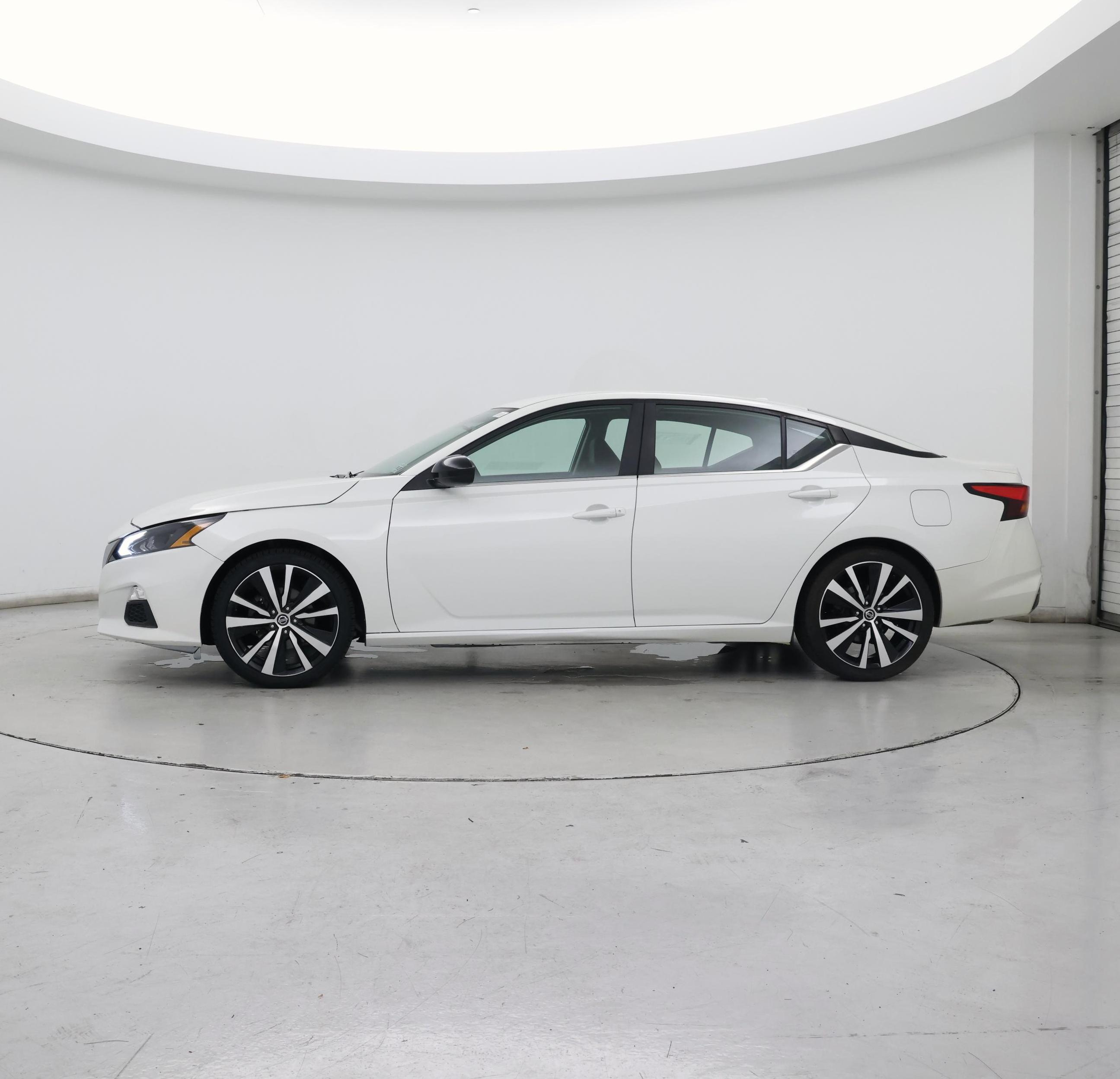 Thumbnail: 2020 Nissan Altima - 3
