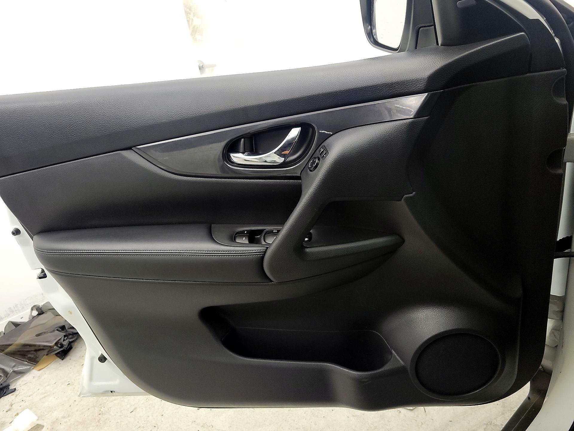 Thumbnail: 2017 Nissan Rogue - 12