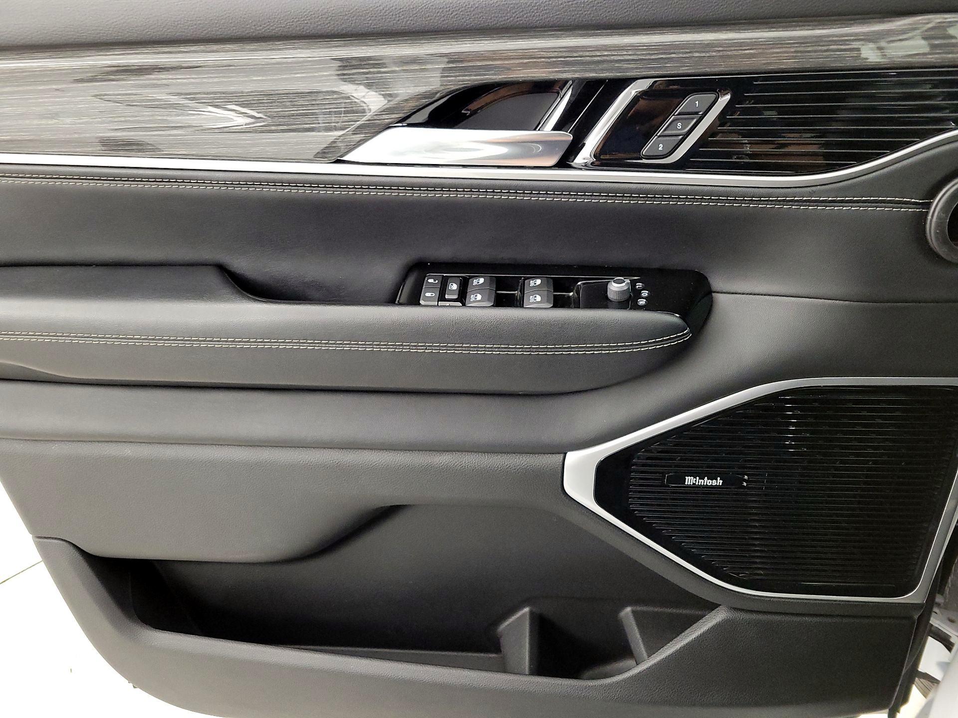 Thumbnail: 2022 Jeep Wagoneer - 12