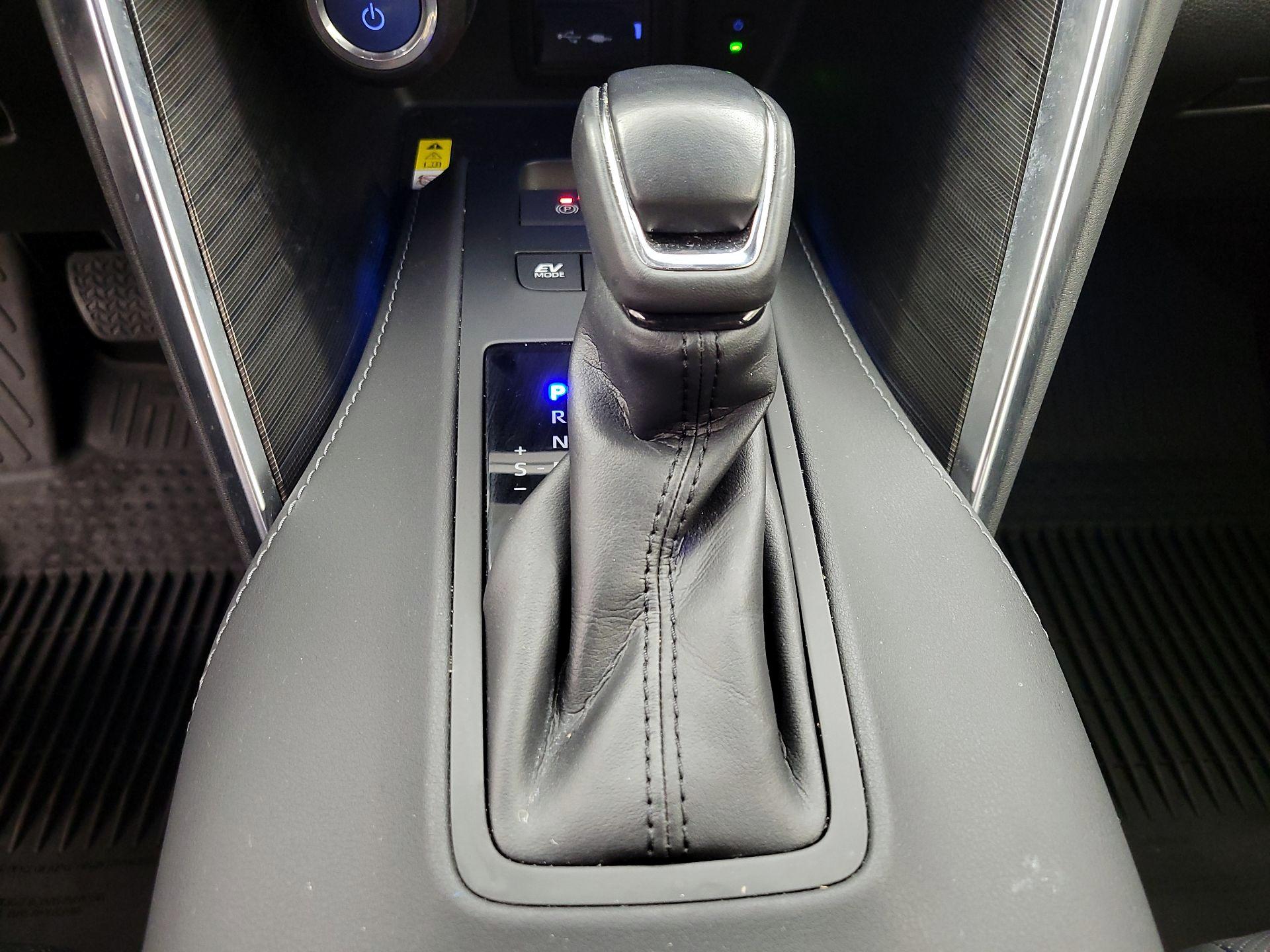 Thumbnail: 2021 Toyota Venza - 18