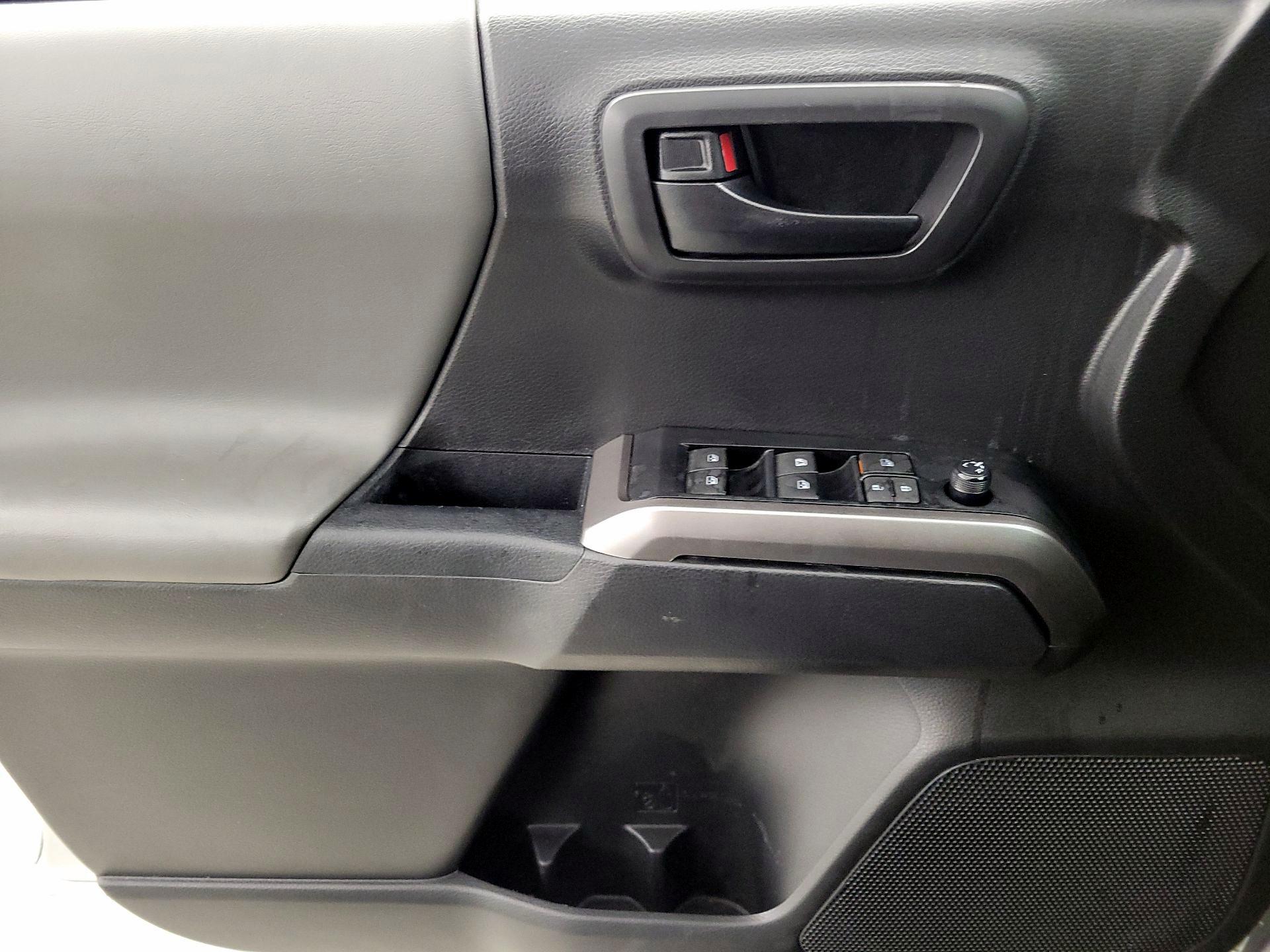 Thumbnail: 2022 Toyota Tacoma - 12