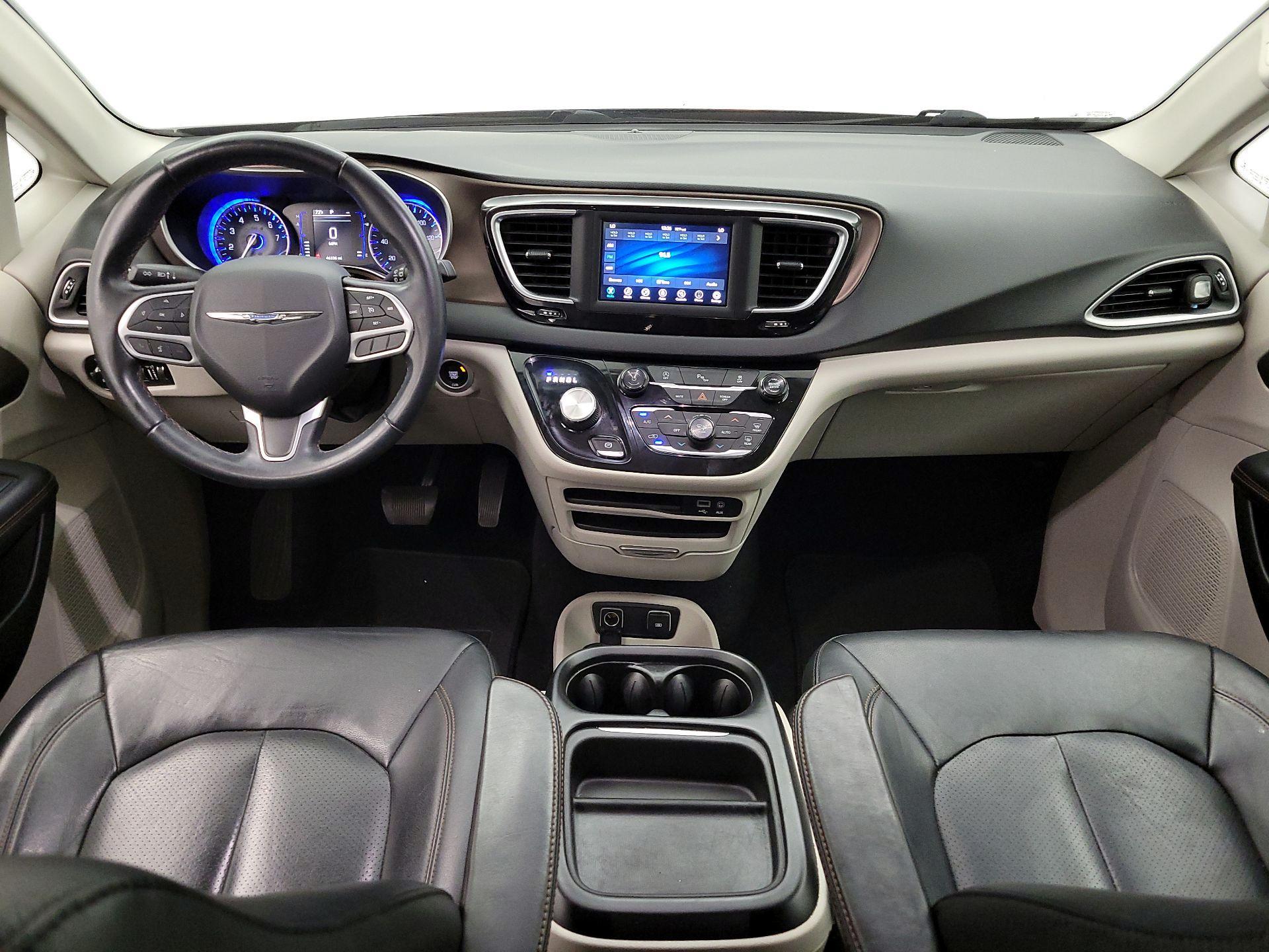 Thumbnail: 2018 Chrysler Pacifica - 9