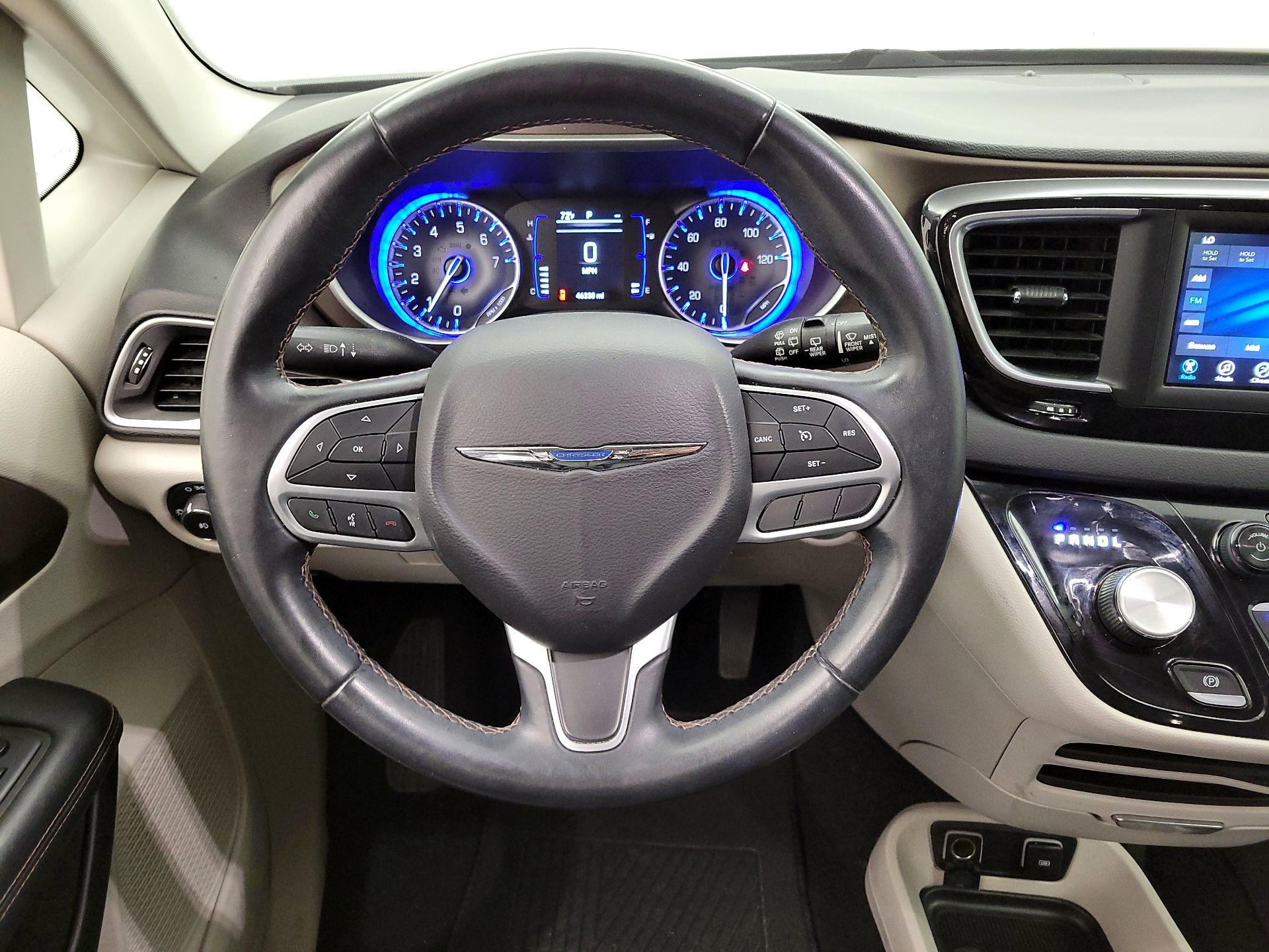 Thumbnail: 2018 Chrysler Pacifica - 10