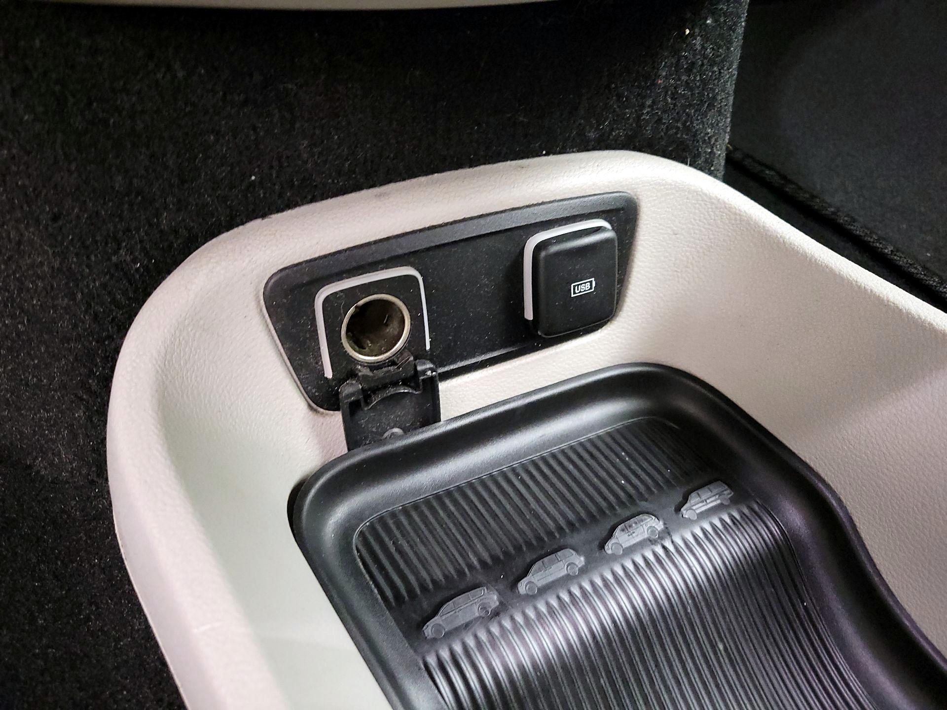 Thumbnail: 2018 Chrysler Pacifica - 18